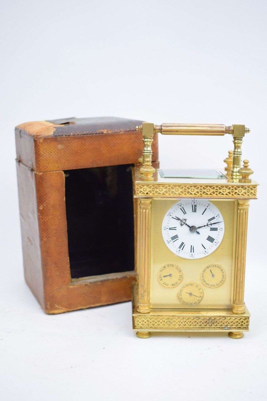 Seltene Reiseuhr mit Kalender und originaler Box Frankreich um 1880 – Vorderansicht