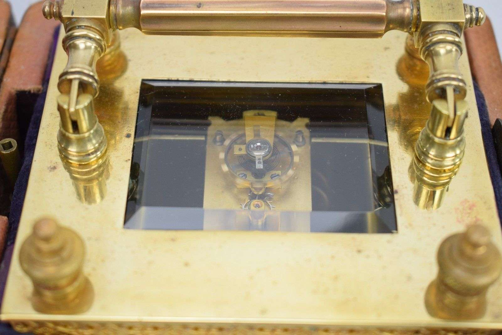 Seltene Reiseuhr mit Kalender und originaler Box Frankreich um 1880 – Detail