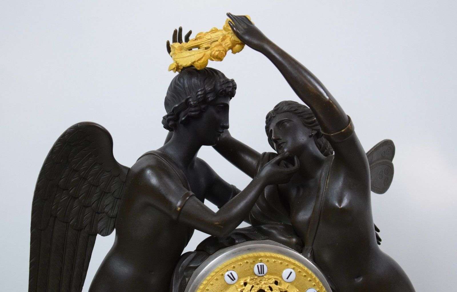 Große Empire Pendule Amor und Psyche Frankreich um 1810 nach P.F. FEUCHERE – Detail
