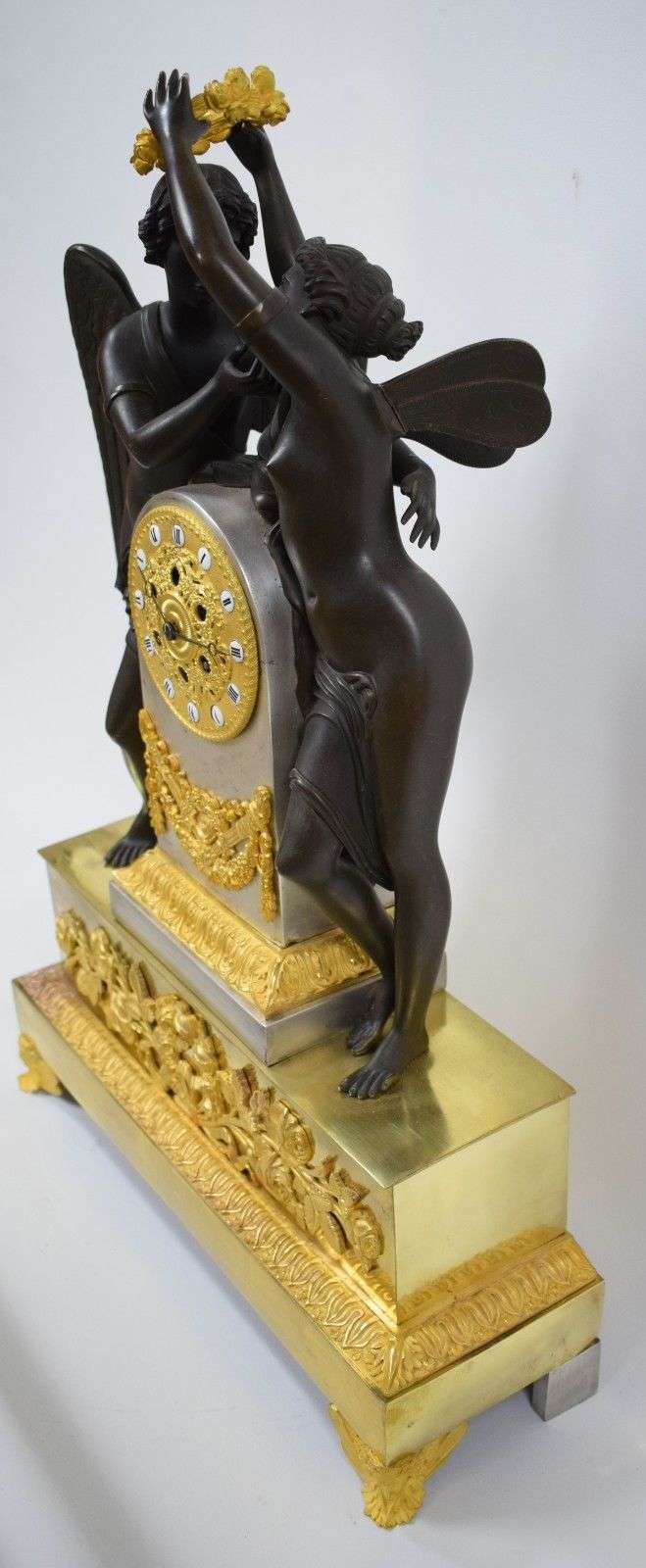 Große Empire Pendule Amor und Psyche Frankreich um 1810 nach P.F. FEUCHERE – Detail