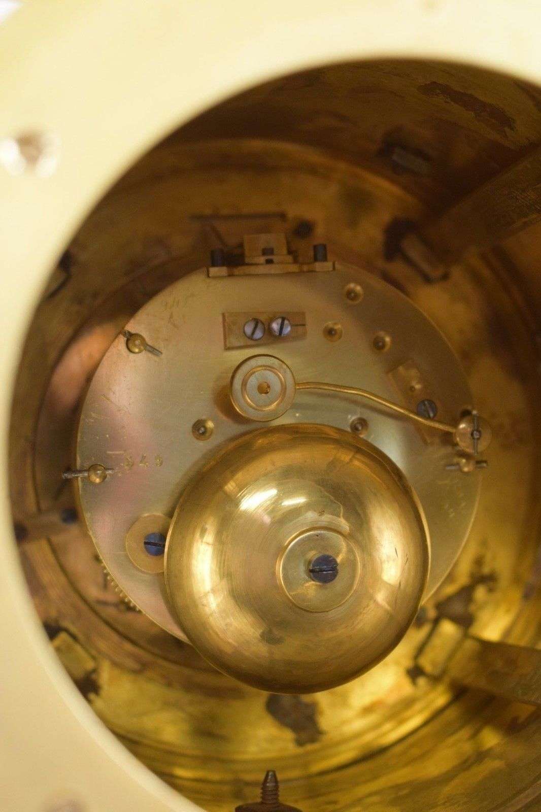 Hochwertige Louis XIV Stil Pendule aus Bronze nach A.C. Boulle Paris um 1900 – Detail
