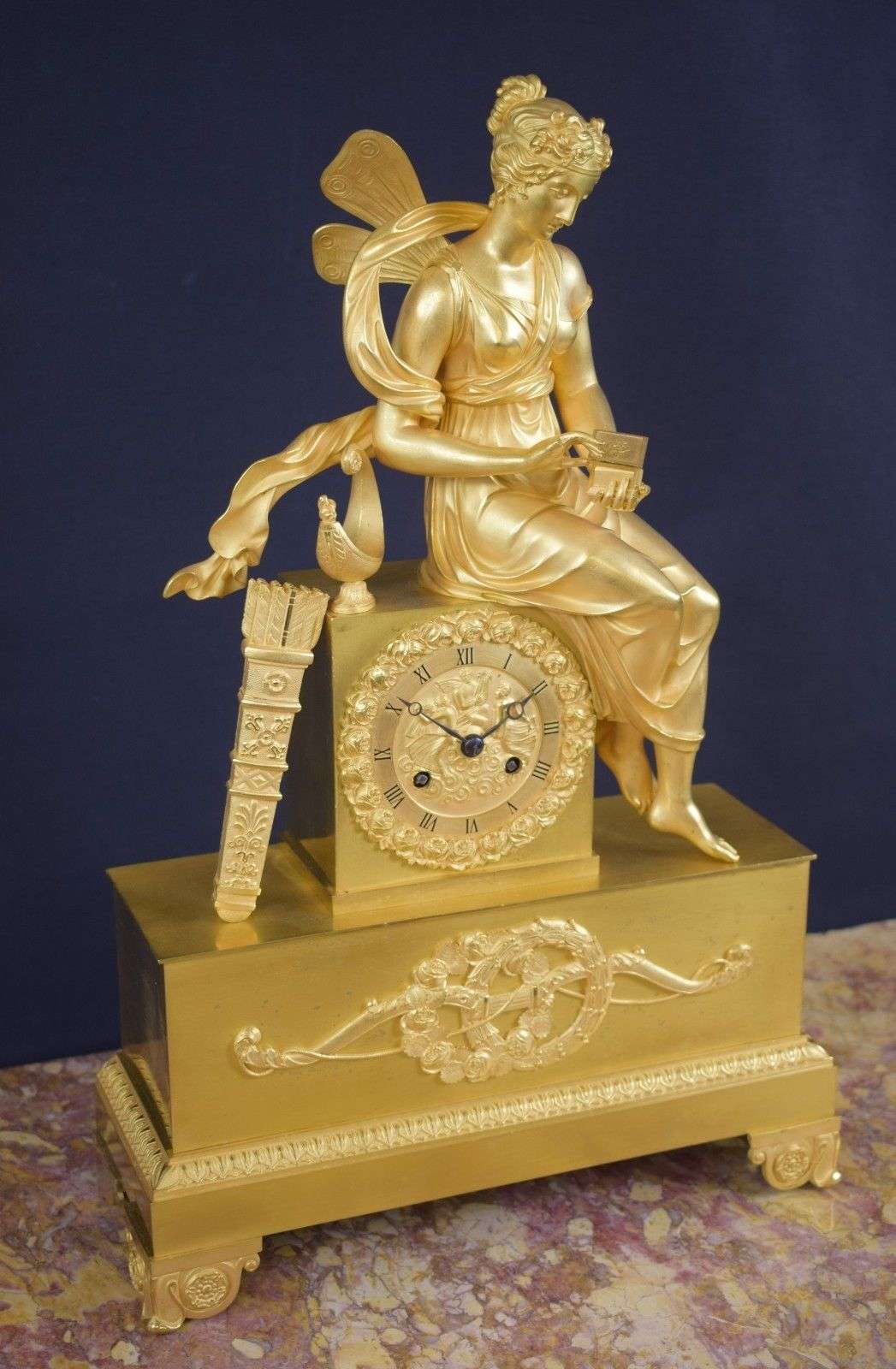 Empire Bronze Pendule Psyche mit Dose der Aphrodite Leroy a Paris um 1820 – Detail