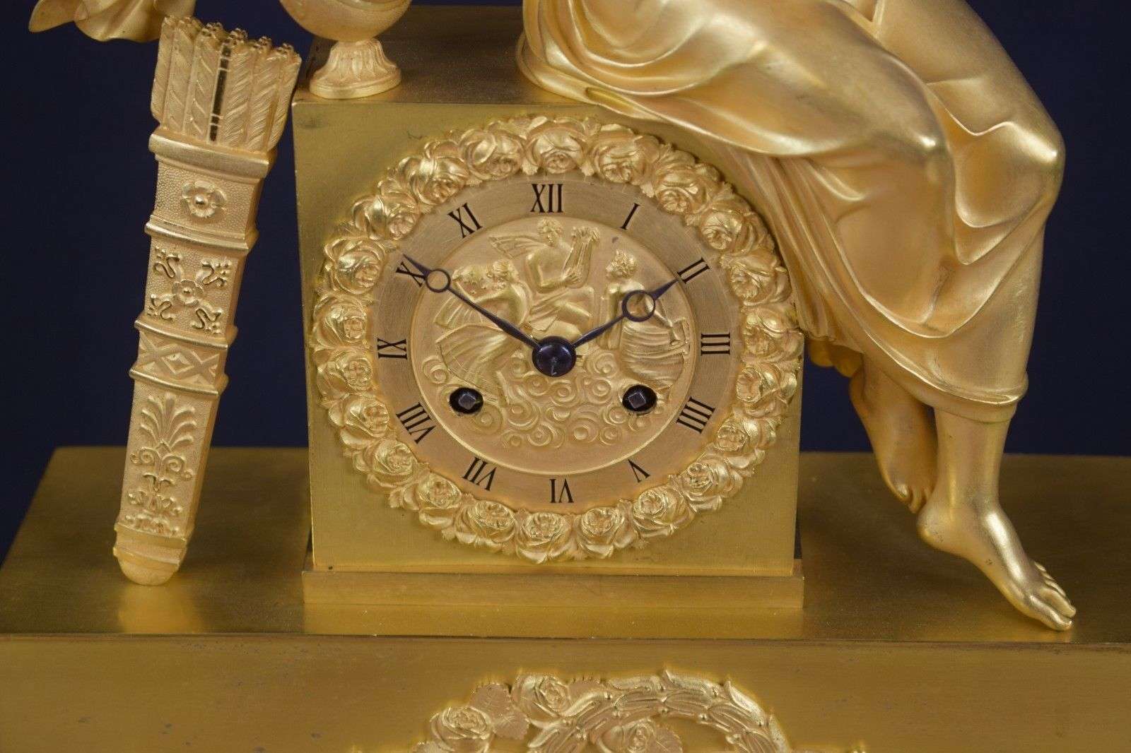 Empire Bronze Pendule Psyche mit Dose der Aphrodite Leroy a Paris um 1820 – Detail