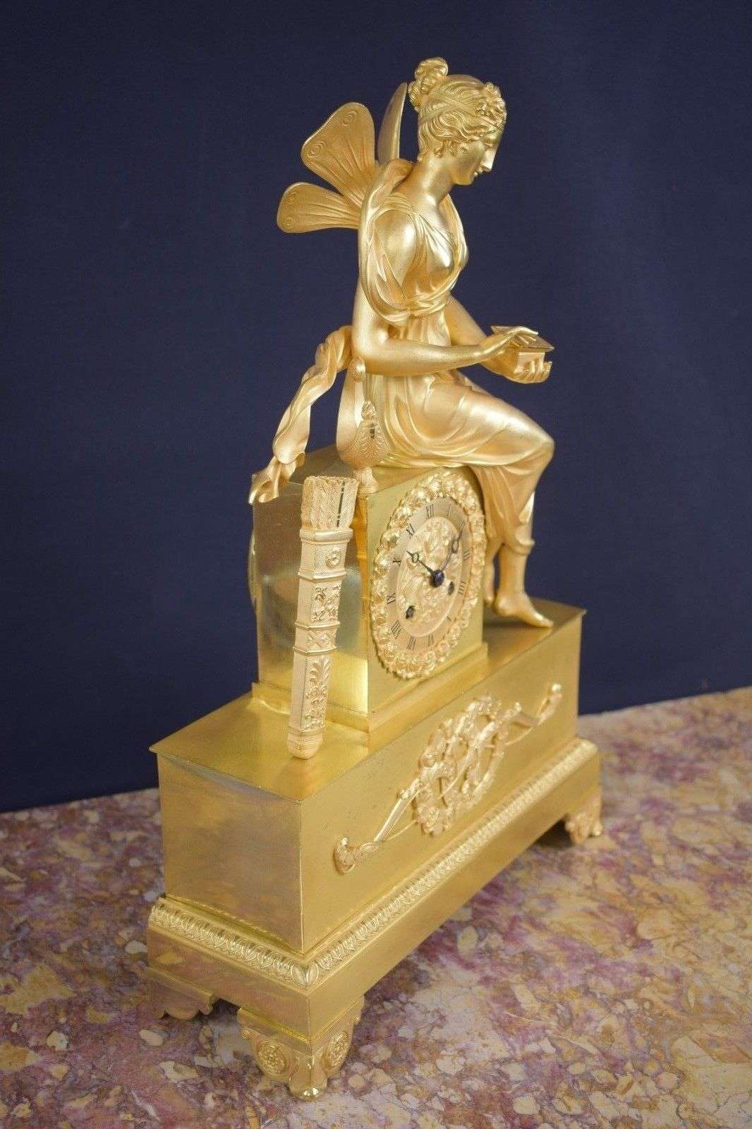 Empire Bronze Pendule Psyche mit Dose der Aphrodite Leroy a Paris um 1820 – Detail