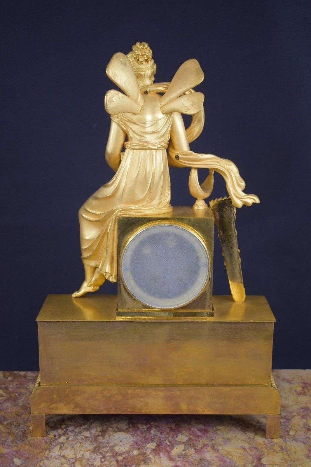 Empire Bronze Pendule Psyche mit Dose der Aphrodite Leroy a Paris um 1820 – Detail
