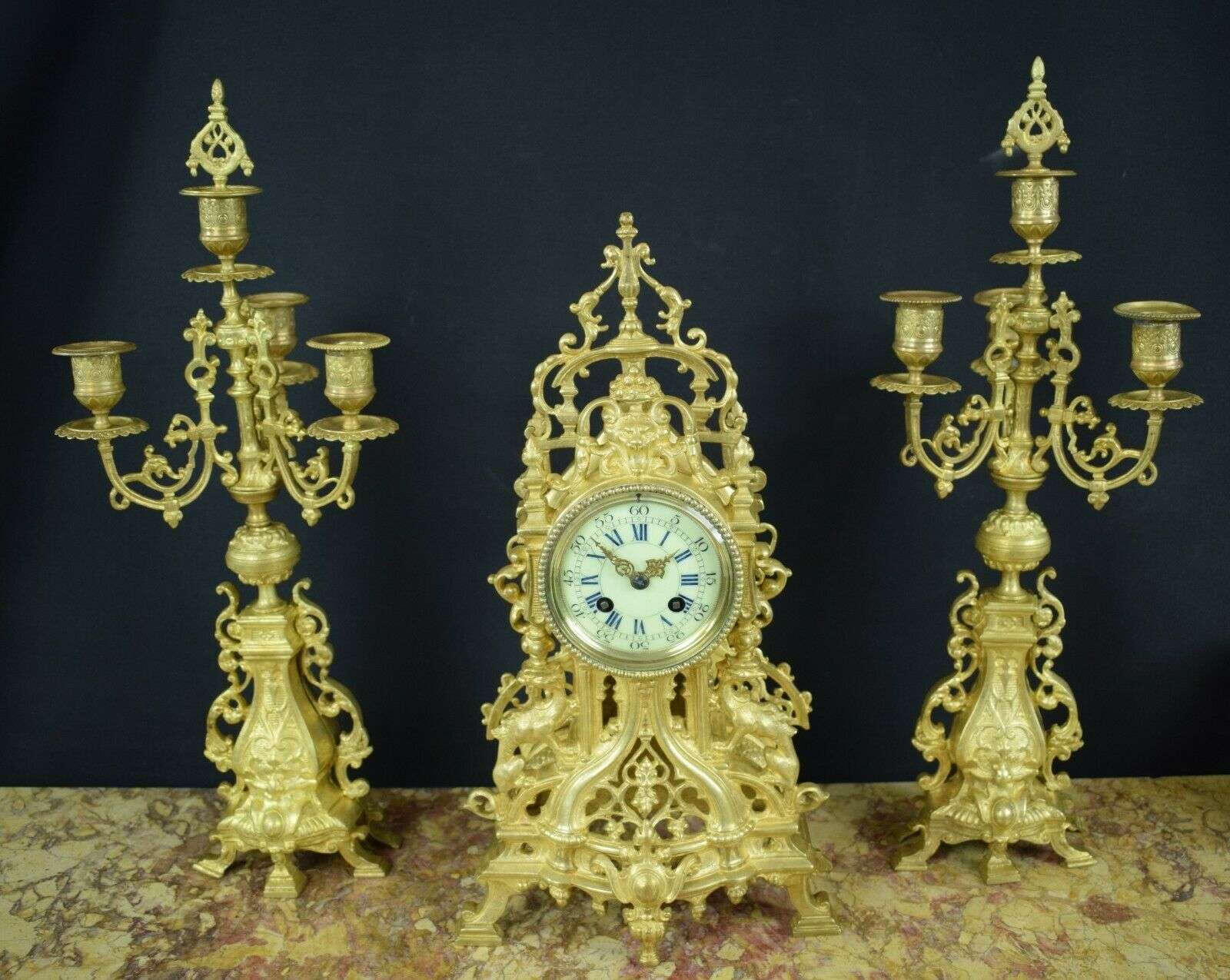Pendule Kaminuhr Tischuhr Garnitur Gründerzeit um 1880 aus Messing AD Mougin VERKAUFT !!! – Detail