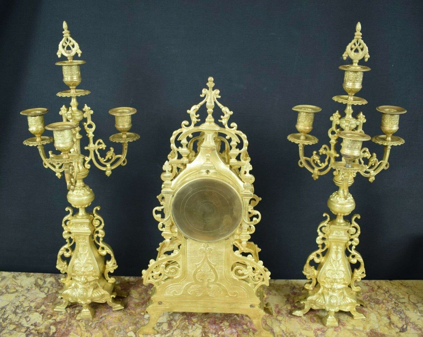 Pendule Kaminuhr Tischuhr Garnitur Gründerzeit um 1880 aus Messing AD Mougin VERKAUFT !!! – Detail