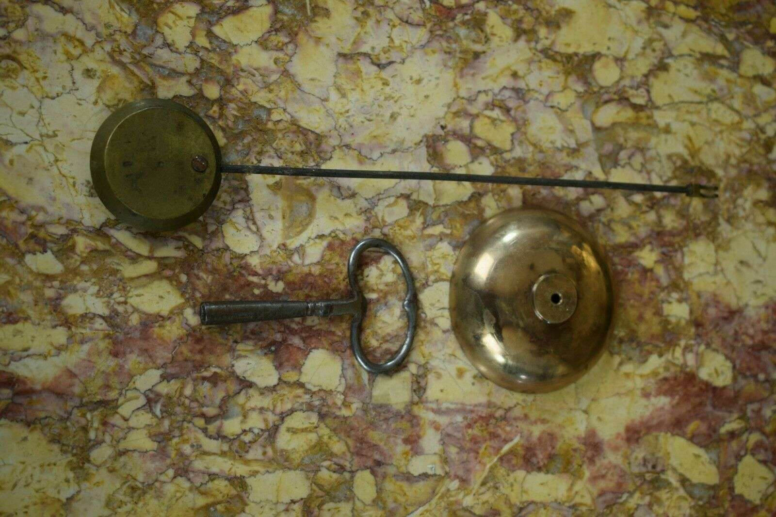 Pendule Kaminuhr Tischuhr Garnitur Gründerzeit um 1880 aus Messing AD Mougin VERKAUFT !!! – Detail