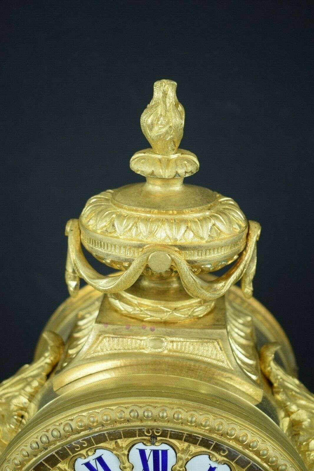 Pendule Kaminuhr Tischuhr Gründerzeit um 1870 aus vergoldeter Bronze – Detail