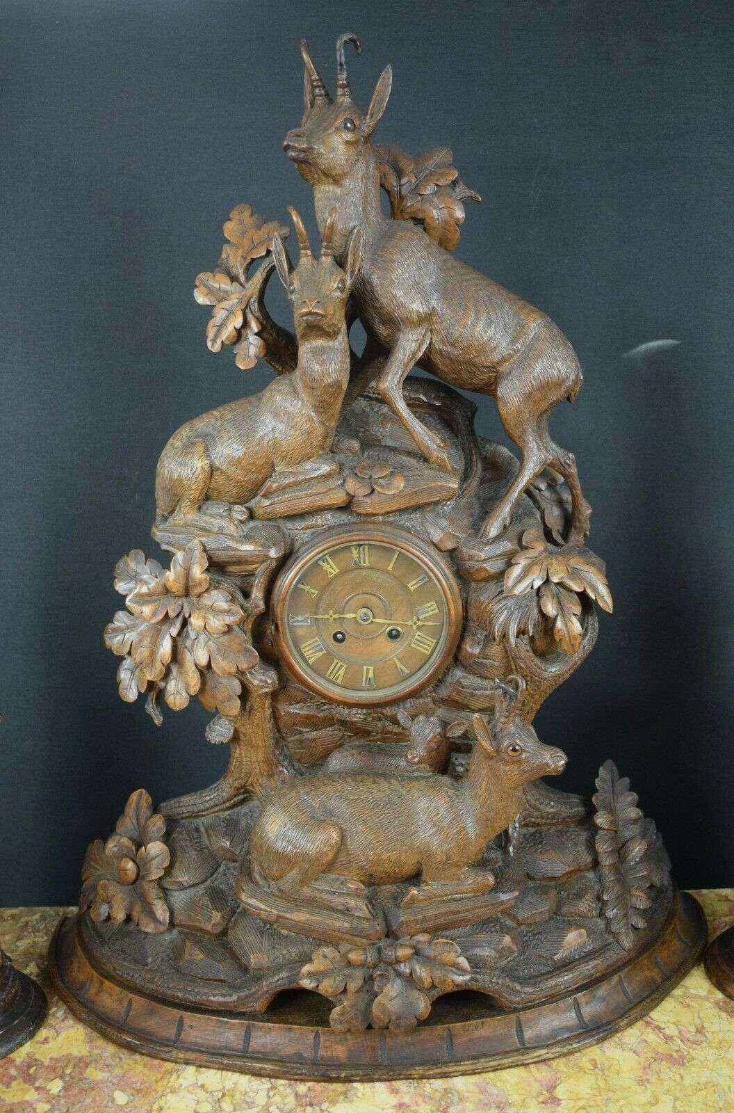 große Gründerzeit Pendule Jagduhr Tischuhr Schwarzwald um 1880 Gämse Glasaugen – Detail
