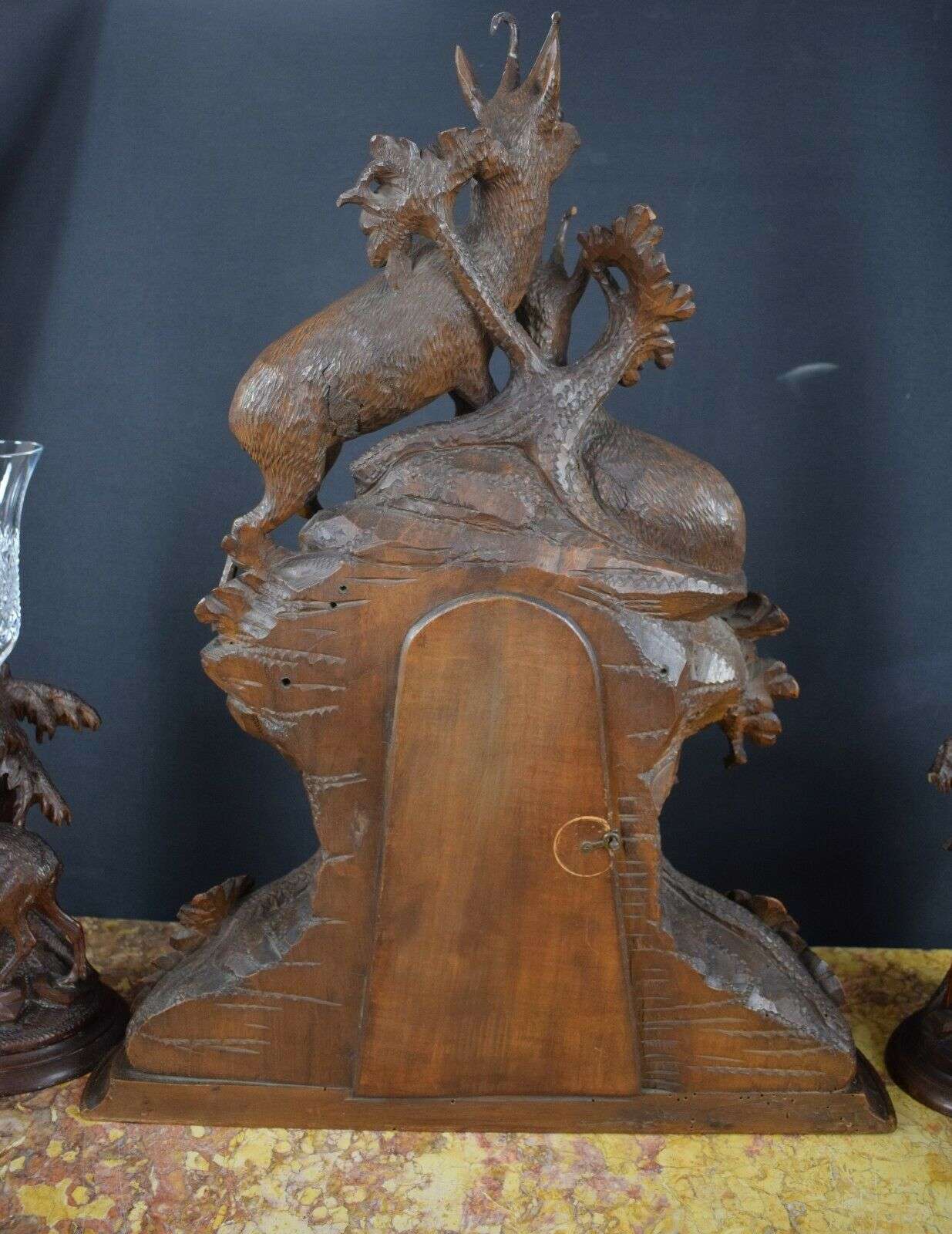 große Gründerzeit Pendule Jagduhr Tischuhr Schwarzwald um 1880 Gämse Glasaugen – Detail