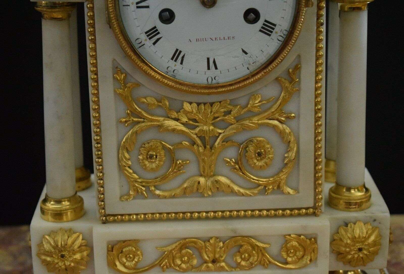 Louis XVI Pendule Kaminuhr Tischuhr Bronze und Marmor 1780 Vandersteen Brüssel – Detail