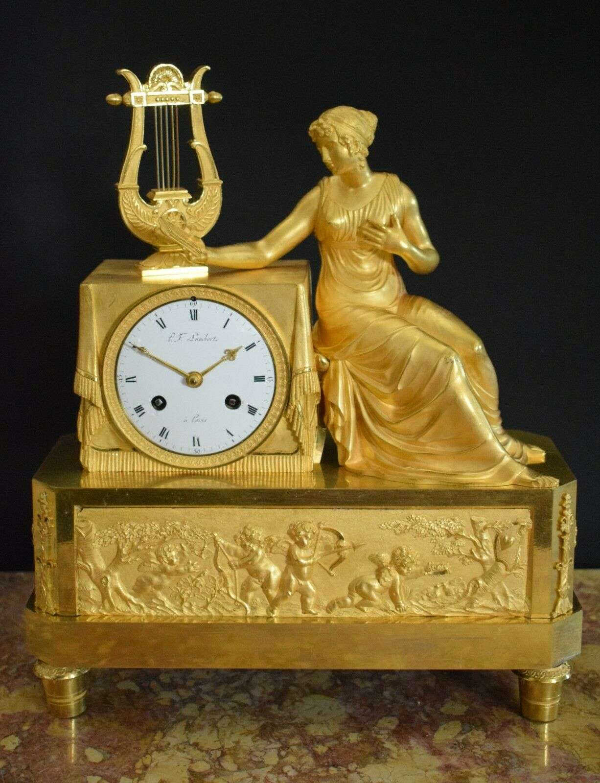 Empire Pendule Kaminuhr "Le Souvenir" 1800 feuervergoldete Bronze Lambert Paris – Vorderansicht