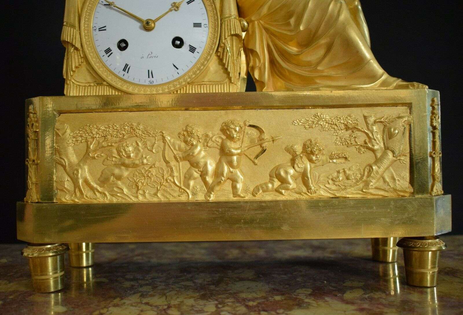 Empire Pendule Kaminuhr "Le Souvenir" 1800 feuervergoldete Bronze Lambert Paris – Detail