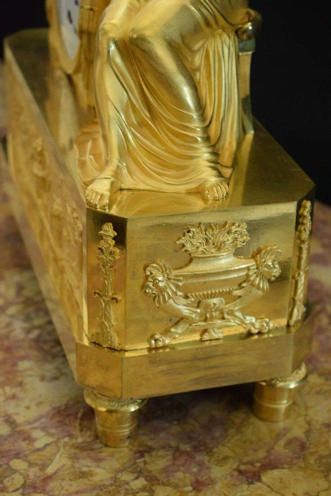 Empire Pendule Kaminuhr "Le Souvenir" 1800 feuervergoldete Bronze Lambert Paris – Detail