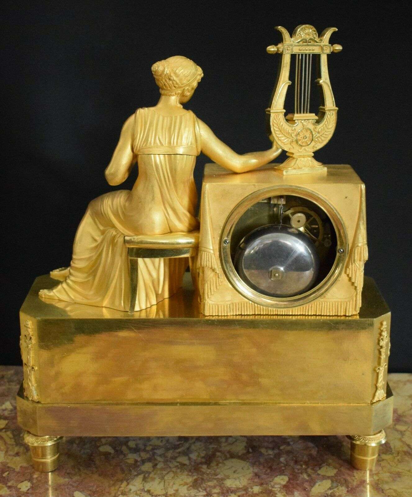 Empire Pendule Kaminuhr "Le Souvenir" 1800 feuervergoldete Bronze Lambert Paris – Detail