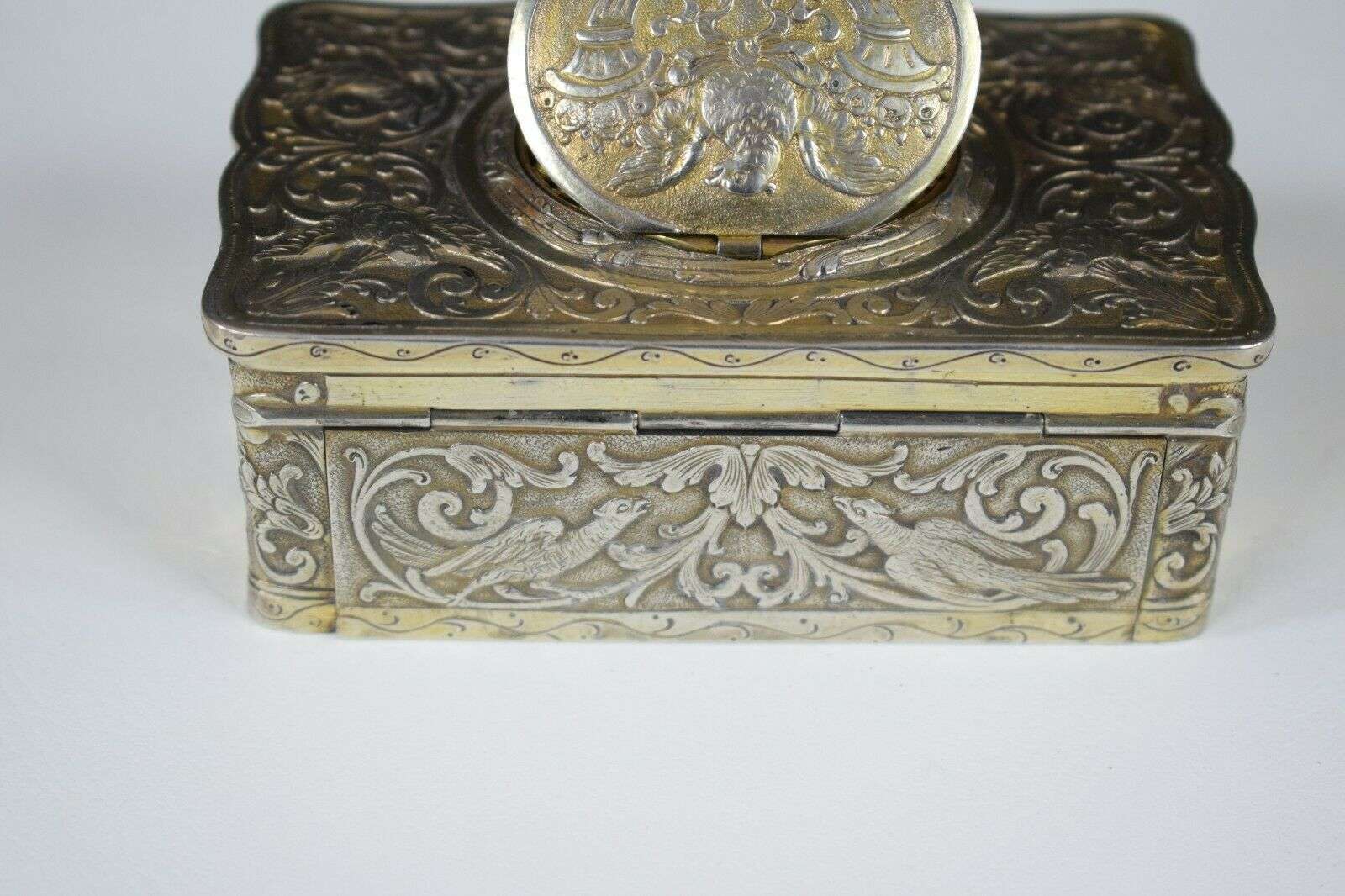 Singvogelautomat Singvogeldose aus Silber K.Griesbaum? singing bird box ca. 1925 – Detail