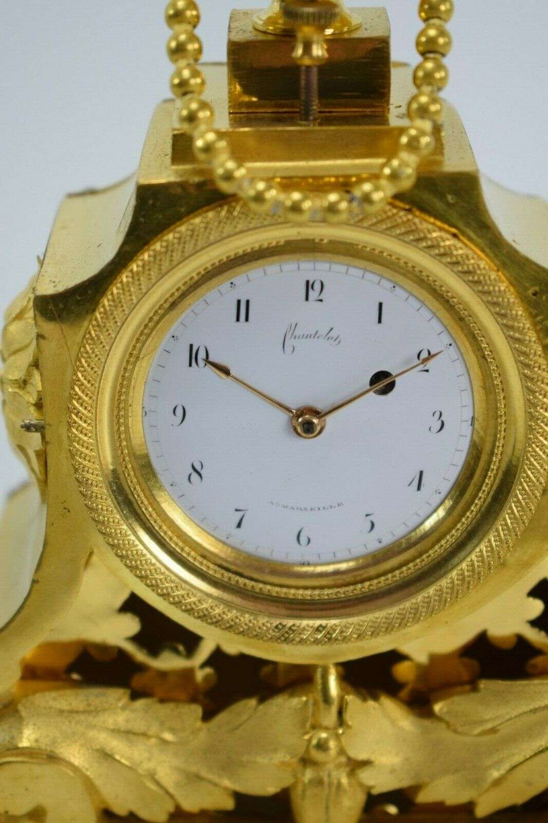FEUERVERGOLDETE BRONZE MINIATUR PENDULE mit 3/4 Repetition um 1790 Louis XVI – Detail