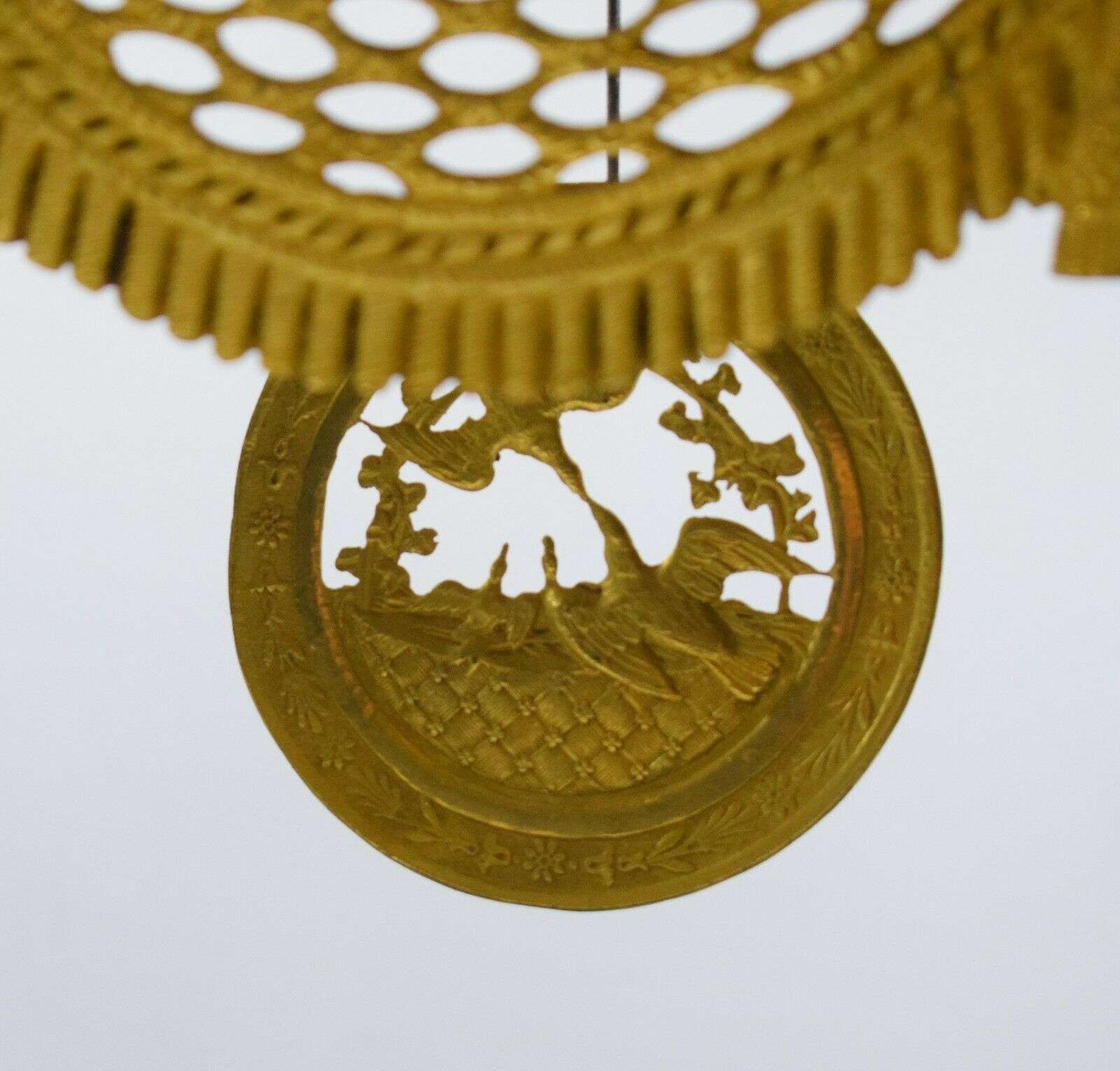 Directoire Pendule Portaluhr Kaminuhr Marmor und feuervergoldeter Bronze um 1795 – Detail