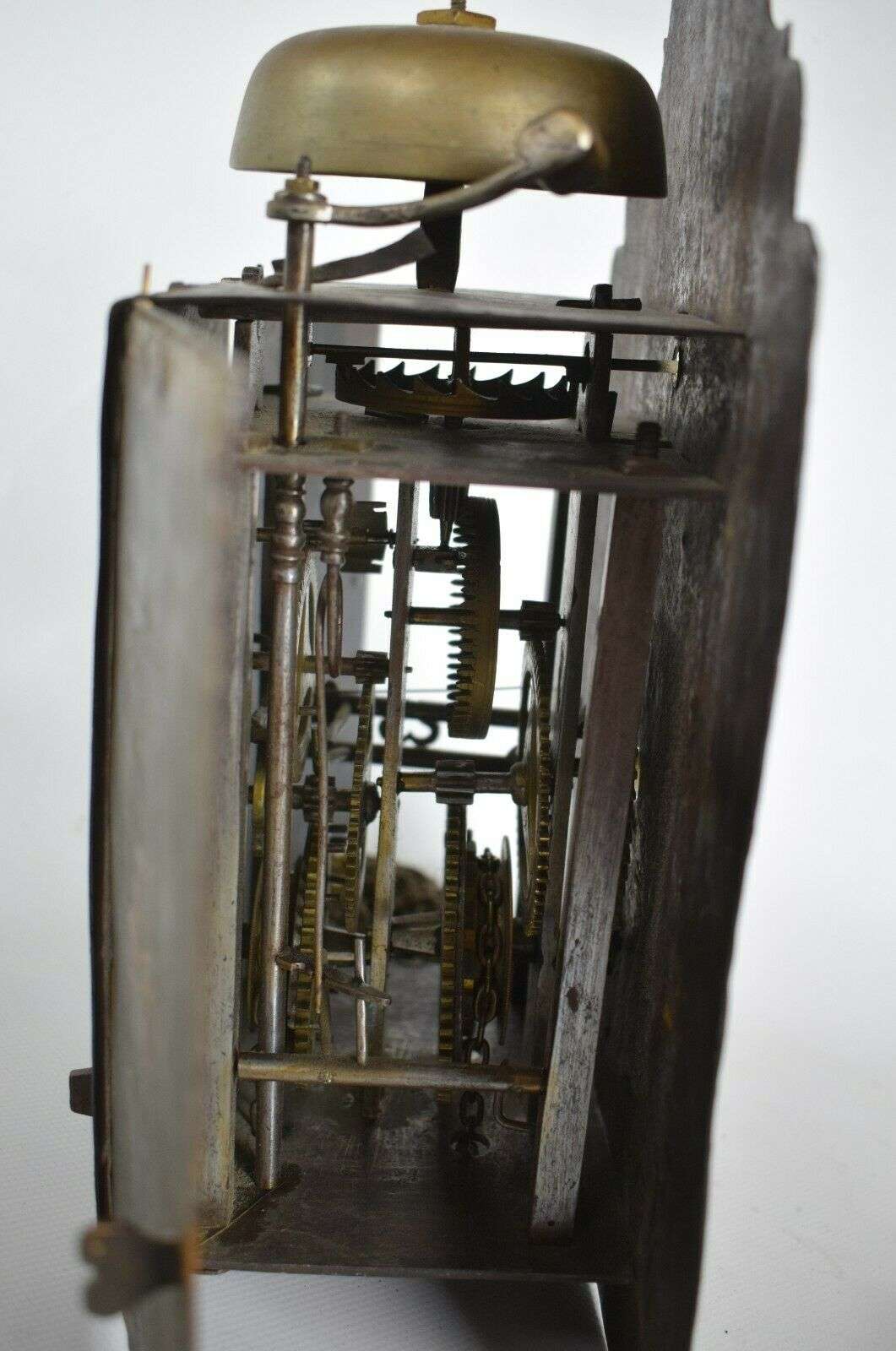 Antike Eisenuhr Vorderzappler mit Spindelhemmung und Schlagwerk um 1806 – Detail