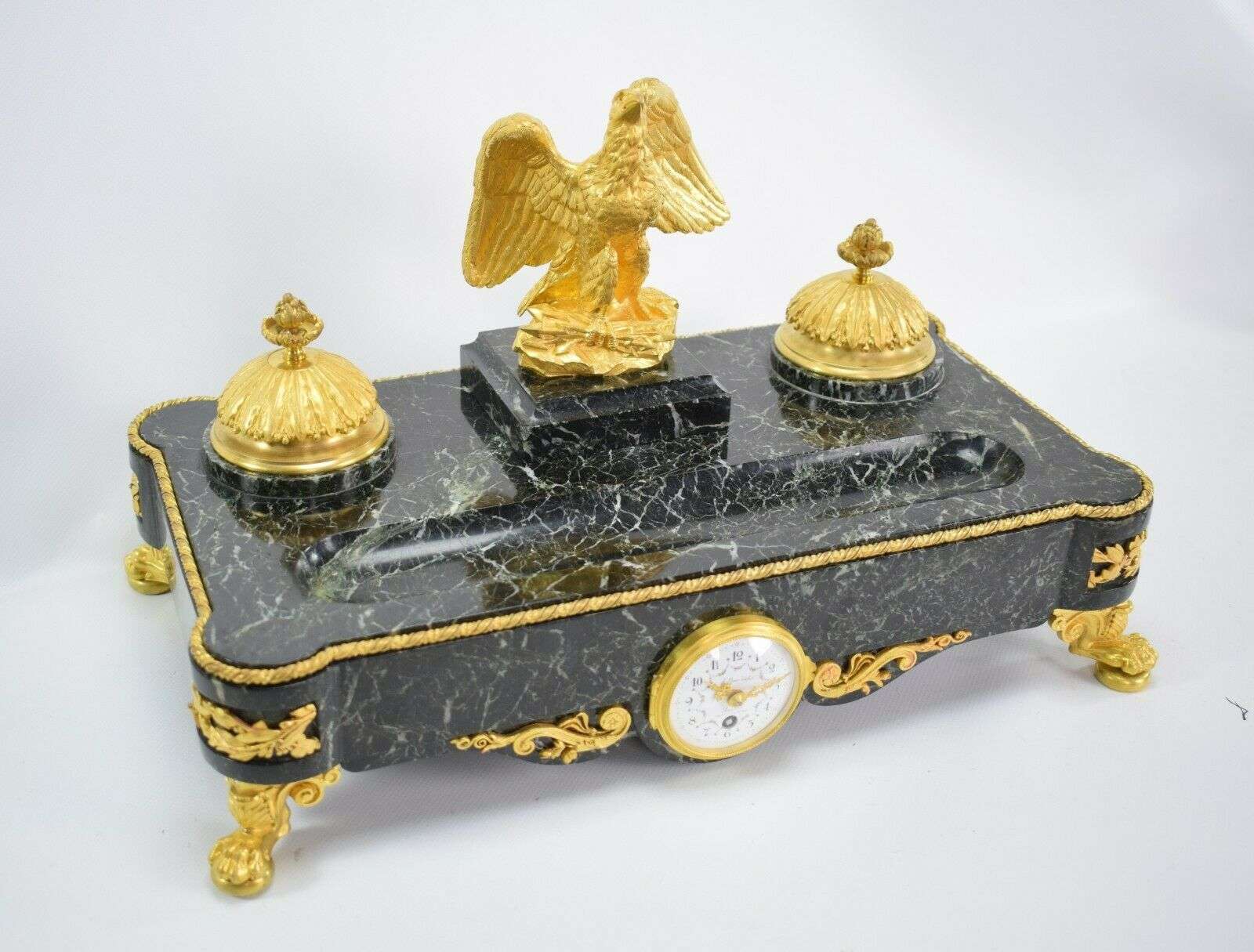 IMPOSANTE RARE GRÜNDERZEIT SCHREIBTISCHGARNITUR PENDULE Bronze, Marmor – Vorderansicht