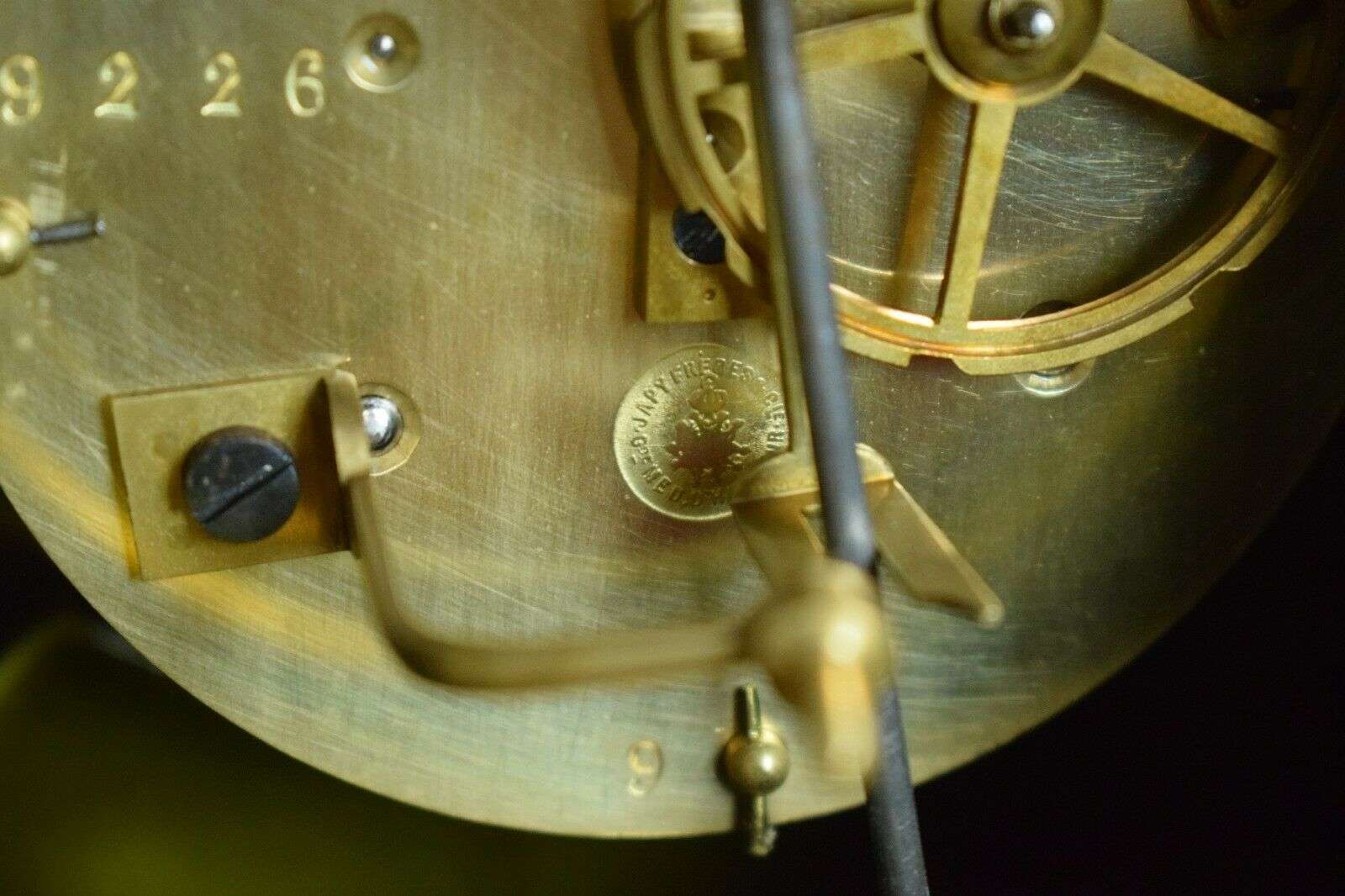 Elegante Jugenstil Art nouveau Pendule Frankreich um 1900 bez. Japy Freres – Detail