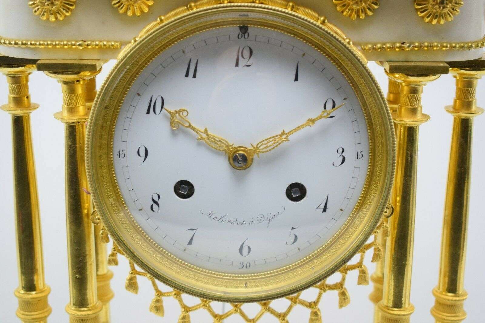 Directoire Pendule Portaluhr Kaminuhr Marmor und feuervergoldete Bronze um 1795 – Detail