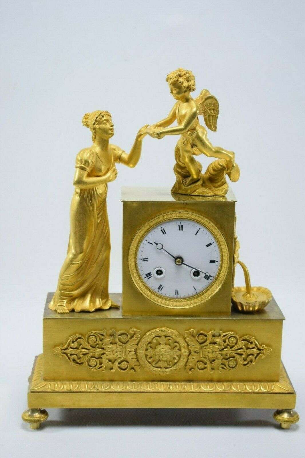ORIGINALE feuervergoldete Empire Bronze Pendule Kaminuhr Tischuhr Paris um 1820 – Vorderansicht
