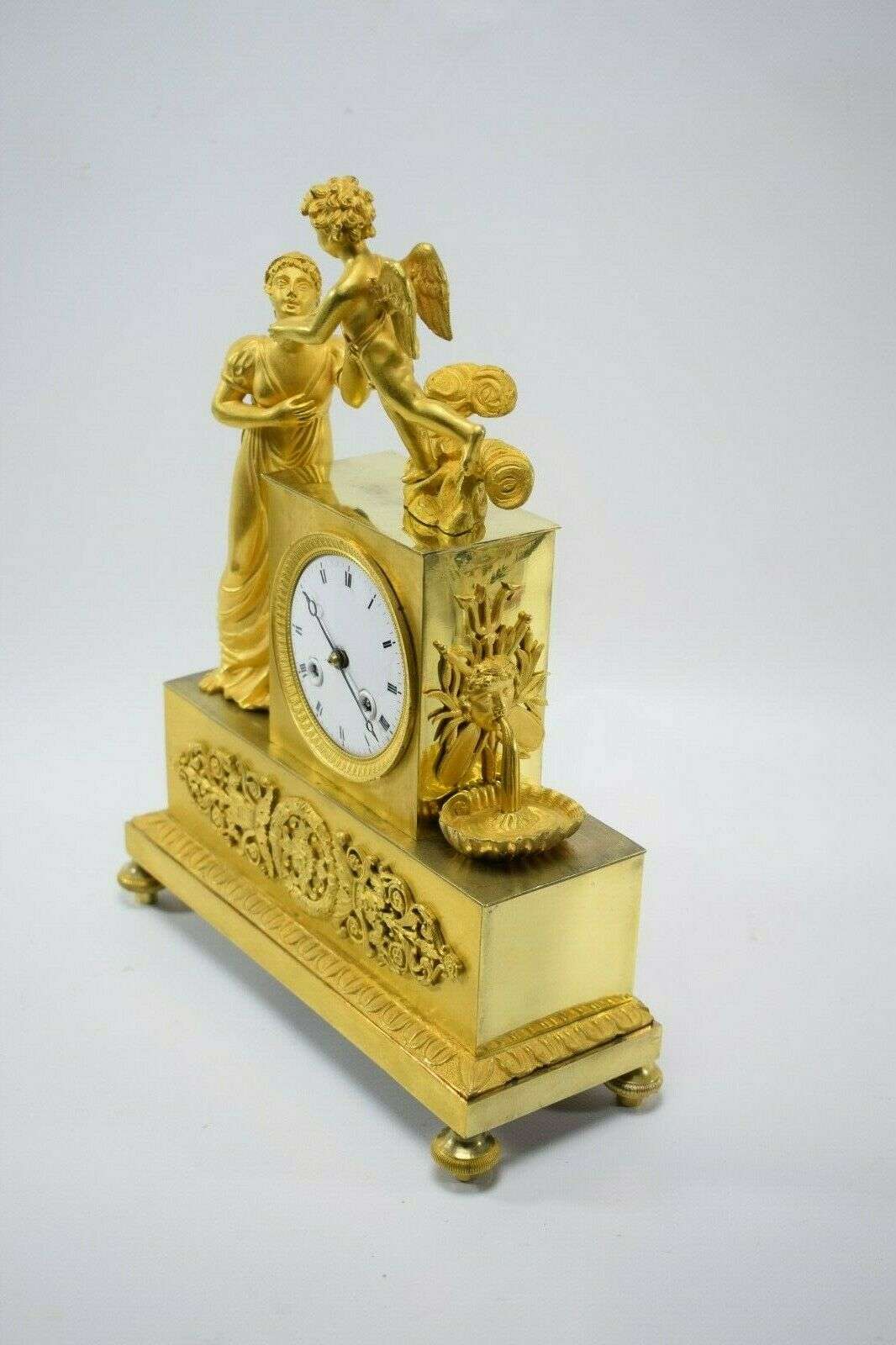 ORIGINALE feuervergoldete Empire Bronze Pendule Kaminuhr Tischuhr Paris um 1820 – Detail