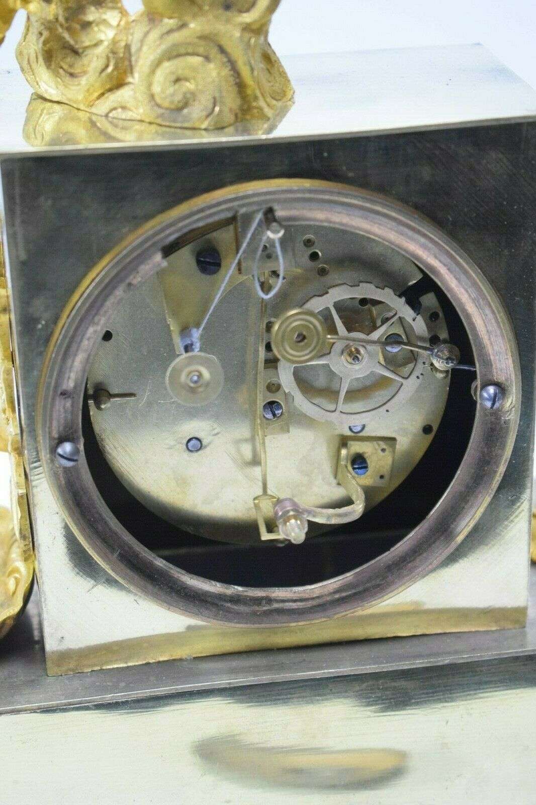 ORIGINALE feuervergoldete Empire Bronze Pendule Kaminuhr Tischuhr Paris um 1820 – Detail