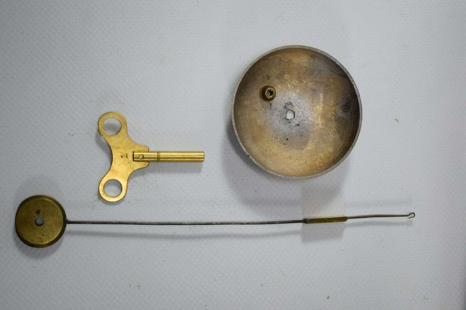 ORIGINALE feuervergoldete Empire Bronze Pendule Kaminuhr Tischuhr Paris um 1820 – Detail