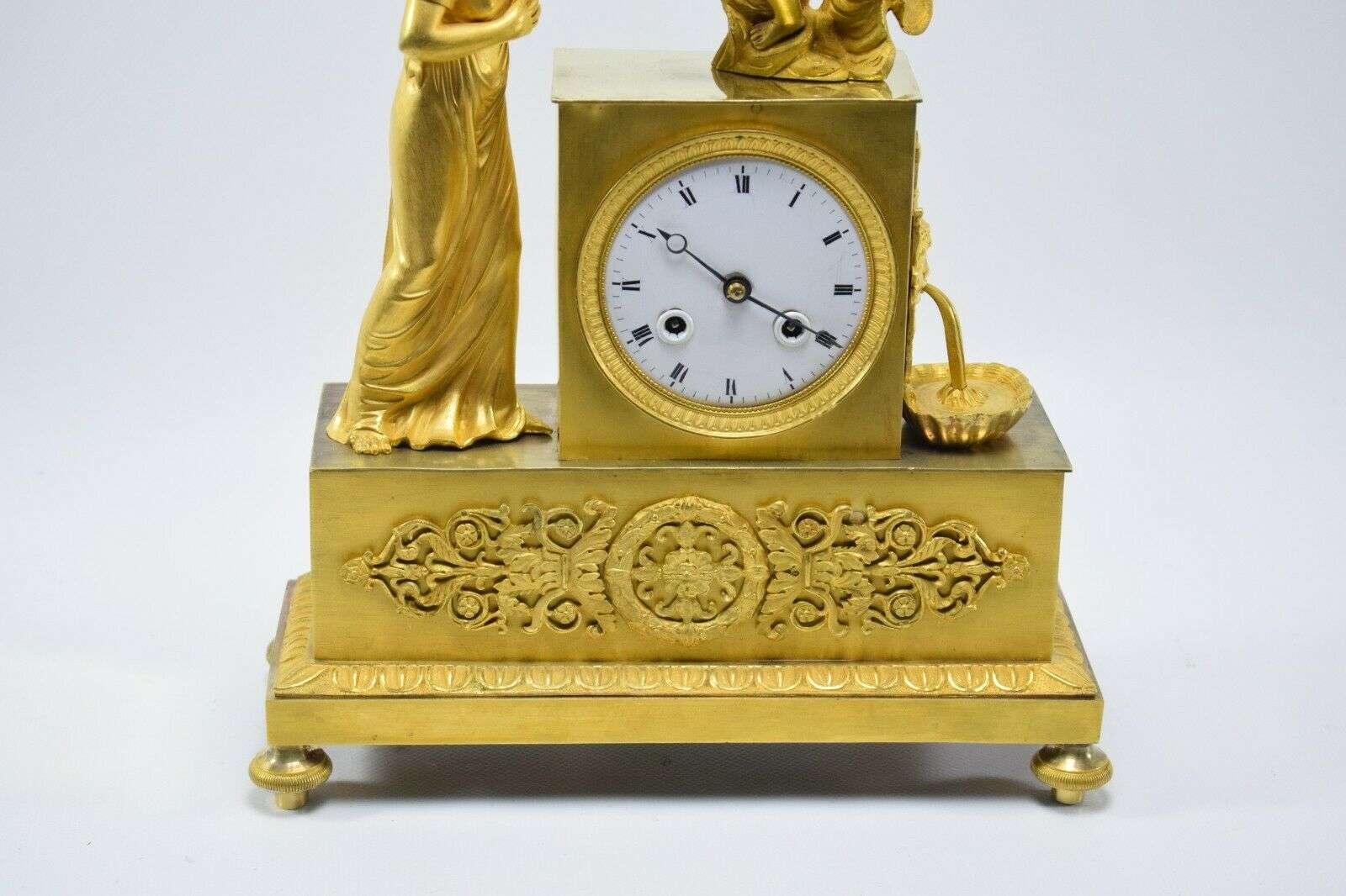 ORIGINALE feuervergoldete Empire Bronze Pendule Kaminuhr Tischuhr Paris um 1820 – Detail
