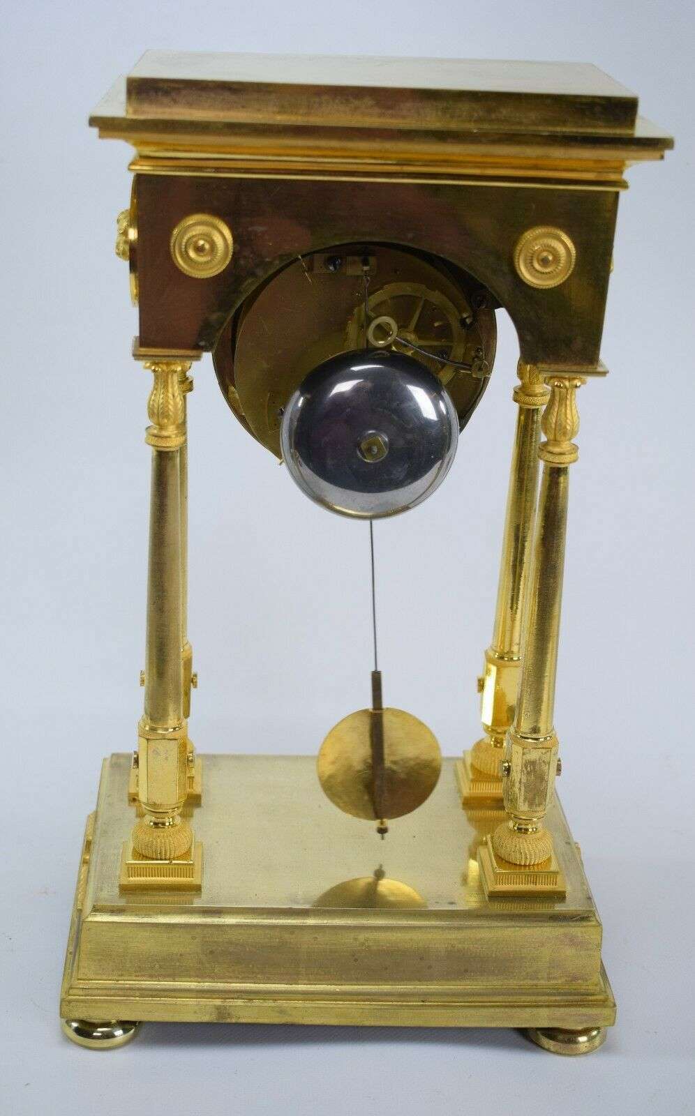 Feuervergoldete Empire Bronze Pendule Kaminuhr Portaluhr Tierkreiszeichen c.1800 – Detail