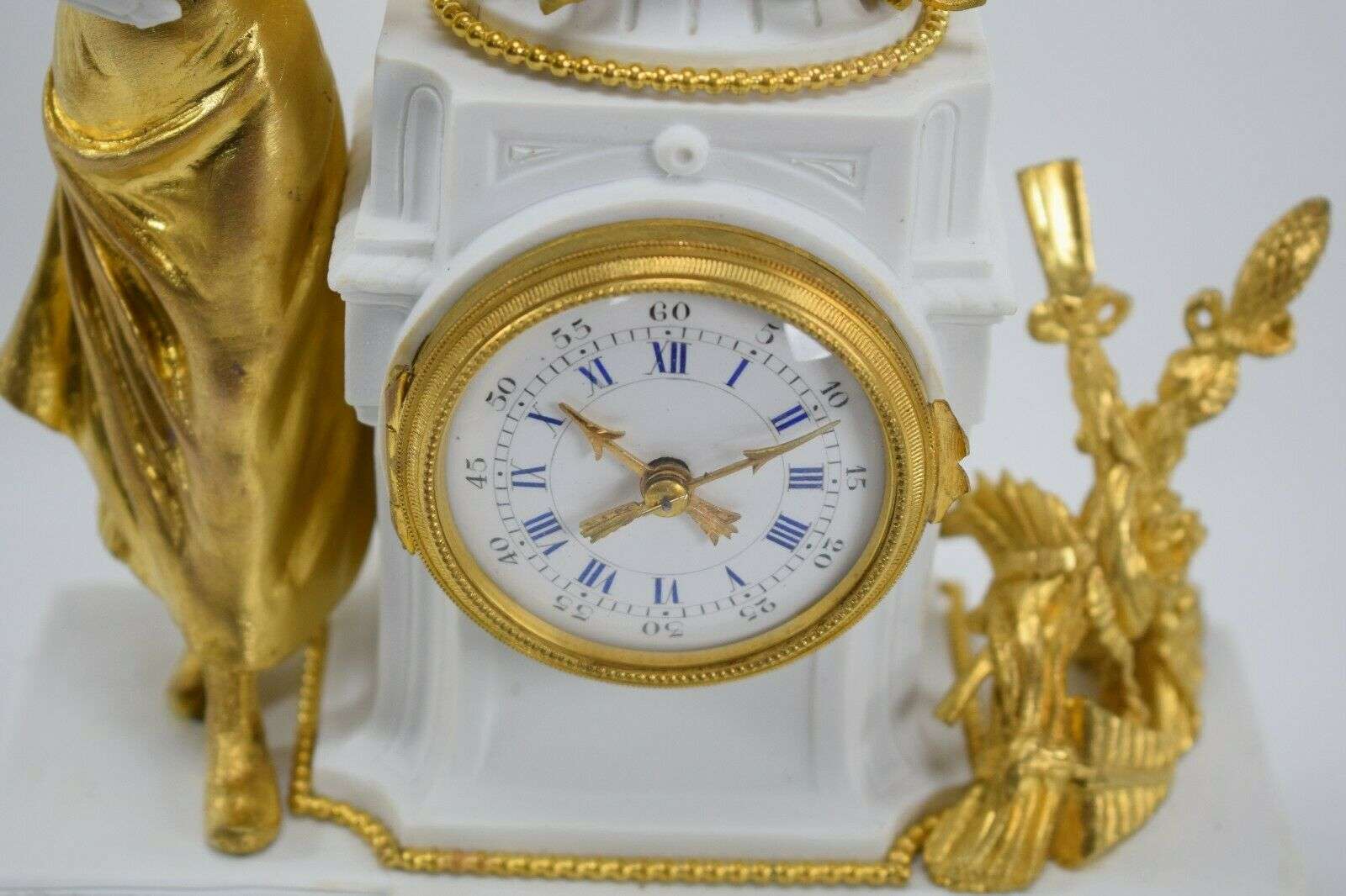 Französische Porzellan Pendule, vergoldete Bronzen Kaminuhr Tischuhr um 1890 – Detail