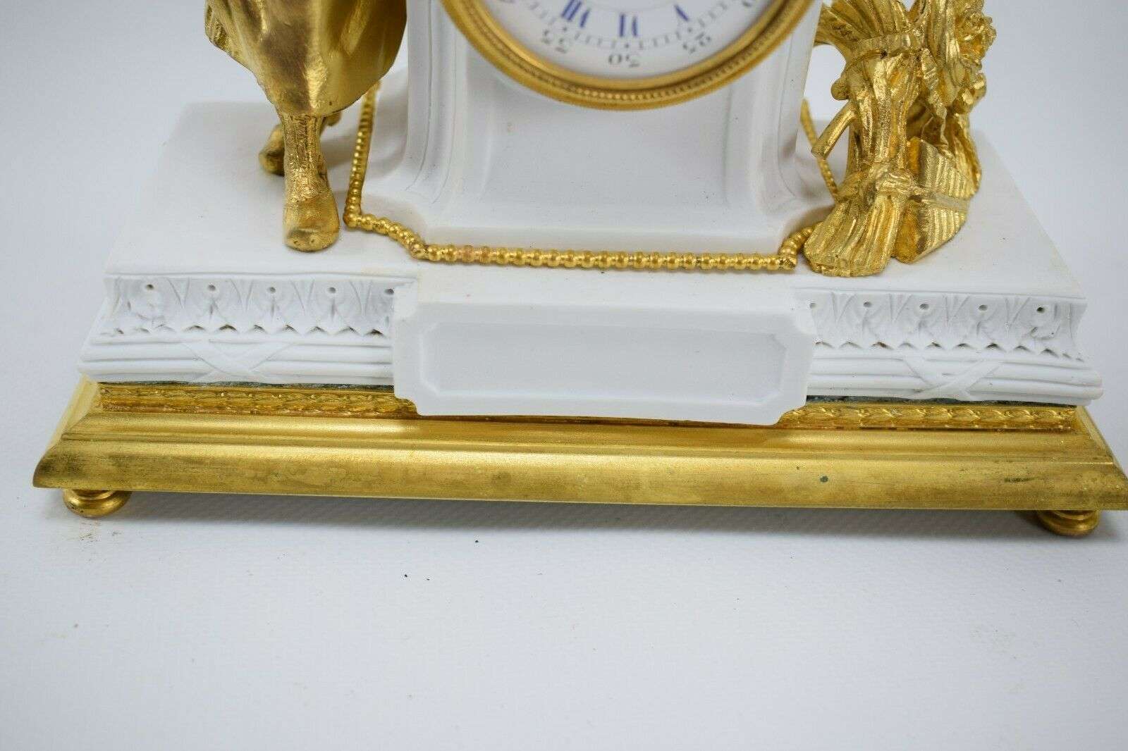 Französische Porzellan Pendule, vergoldete Bronzen Kaminuhr Tischuhr um 1890 – Detail