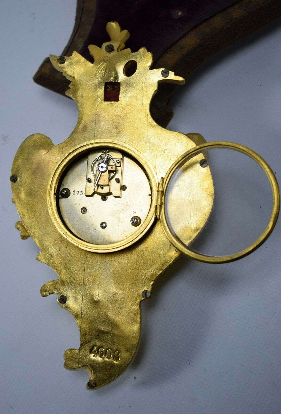Französische Bronze Pendule Miniatur Carteluhr Kaminuhr um 1870 Planchon a Paris – Detail