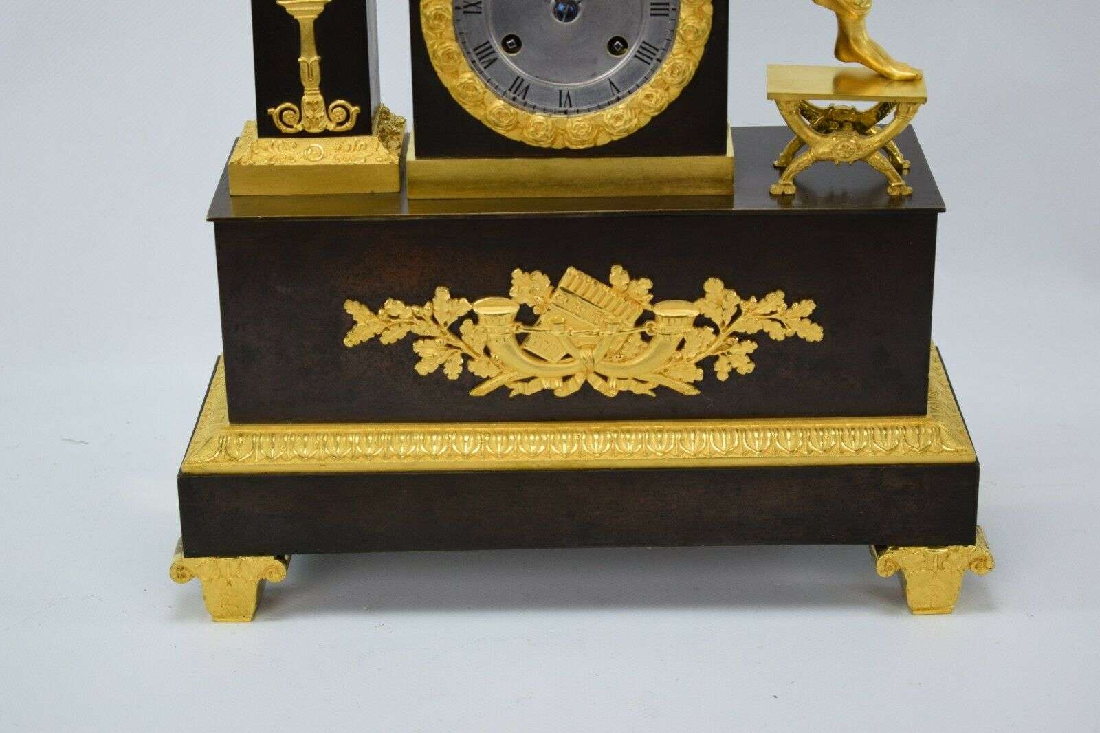 Feuervergoldete Empire Bronze Pendule Kaminuhr Honoré Pons Pickard um 1825 – Detail