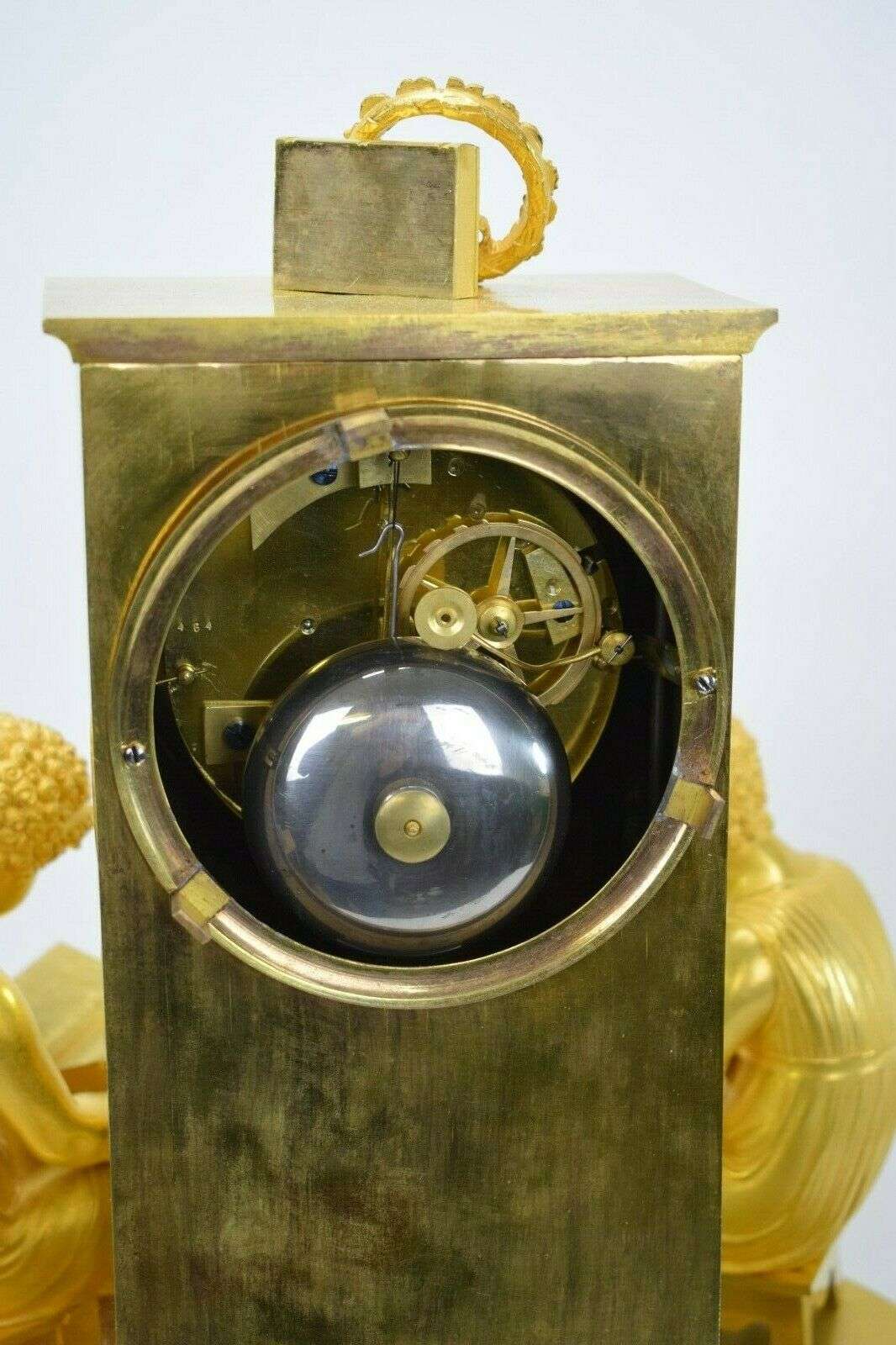 Feuervergoldete Empire Bronze Pendule Kaminuhr "2 Lesende" Honoré Pons um 1815 – Detail
