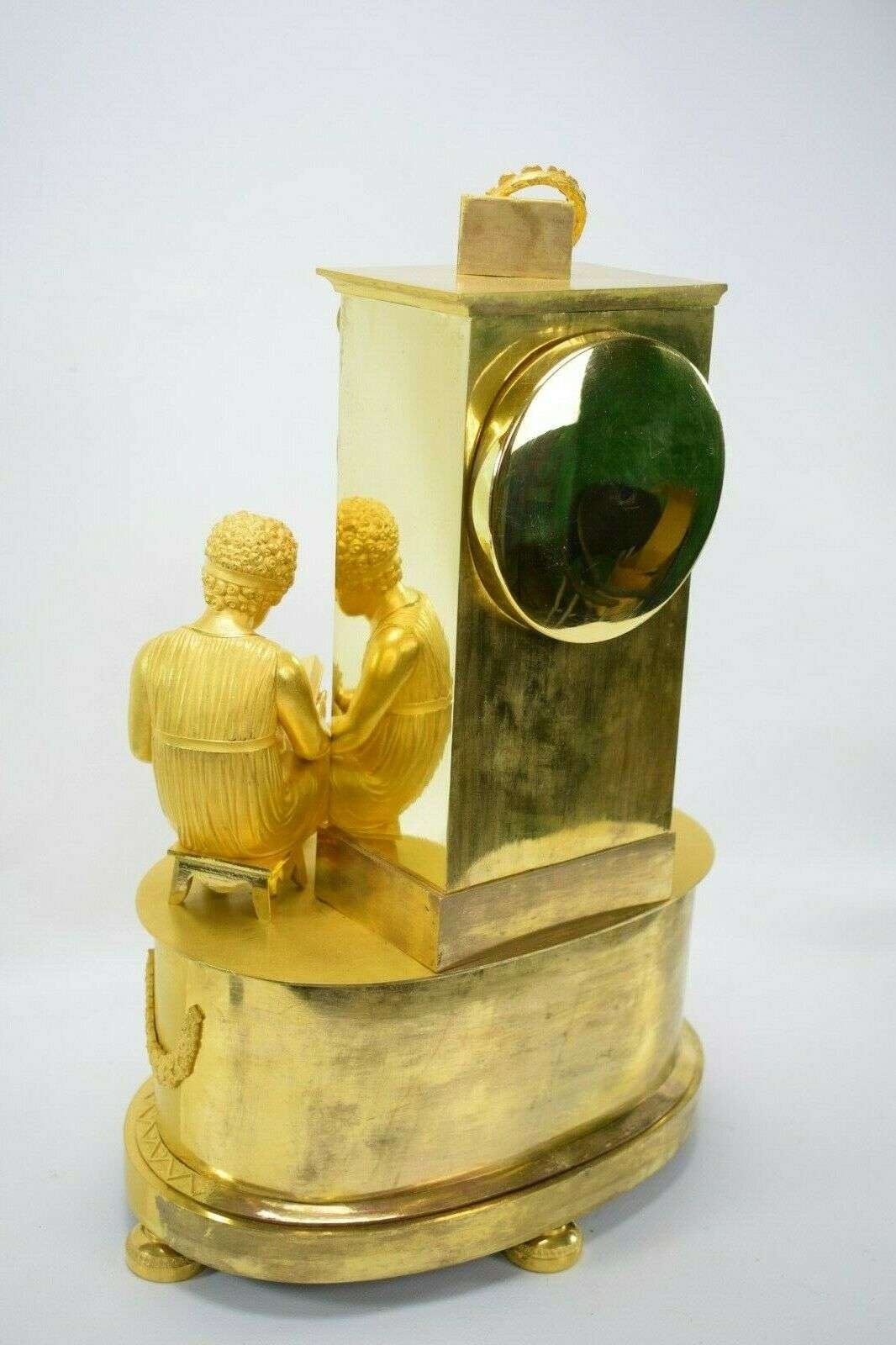 Feuervergoldete Empire Bronze Pendule Kaminuhr "2 Lesende" Honoré Pons um 1815 – Detail