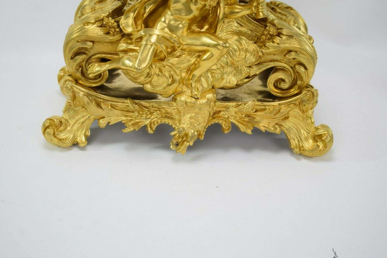 Feuervergoldete Bronze Pendule Kaminuhr Chronos Louis Philippe um 1845 – Detail