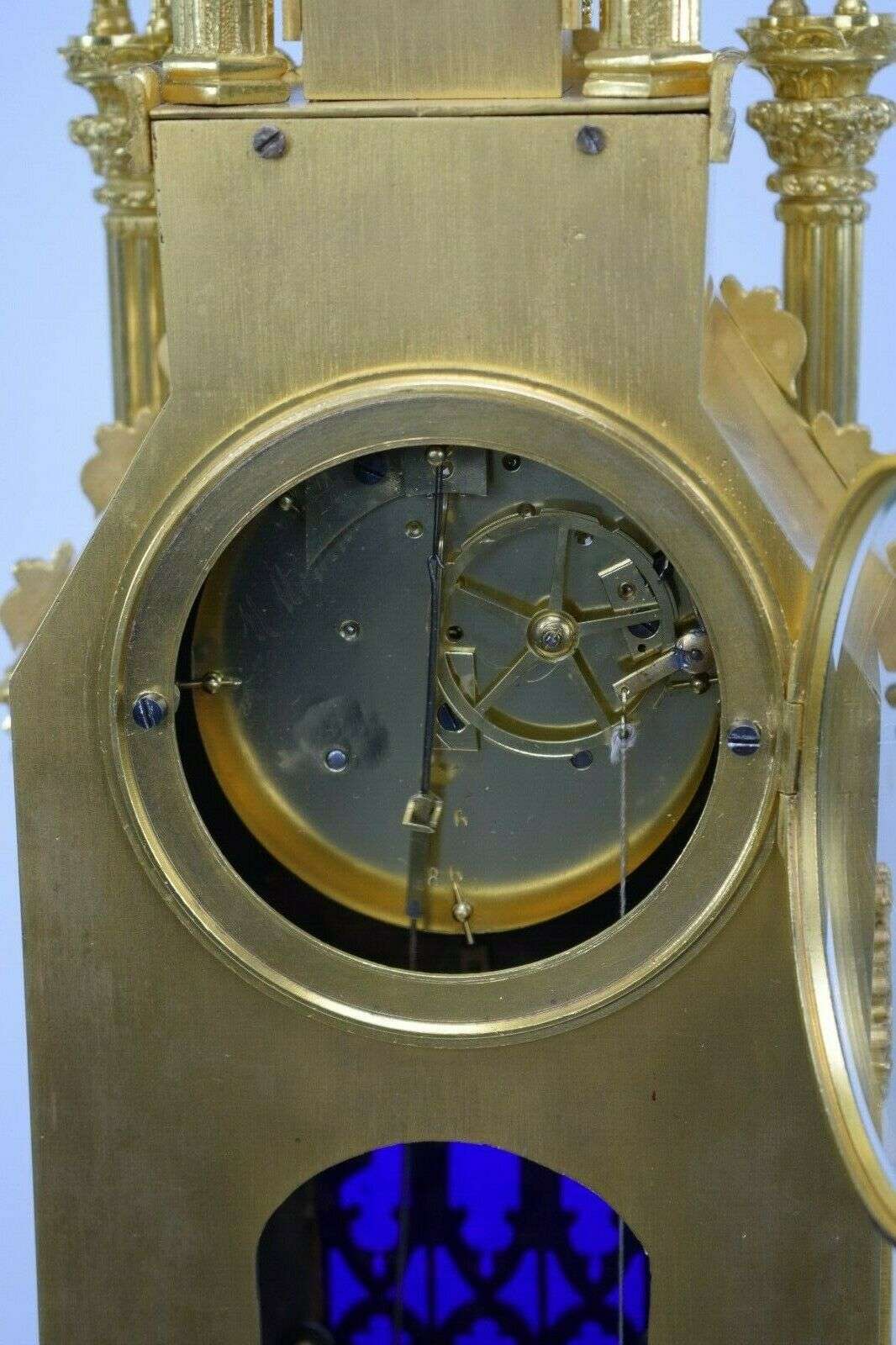 Seltene Bronze Pendule Kaminuhr Gotik Kathedrale mit Automat um 1830 – Detail
