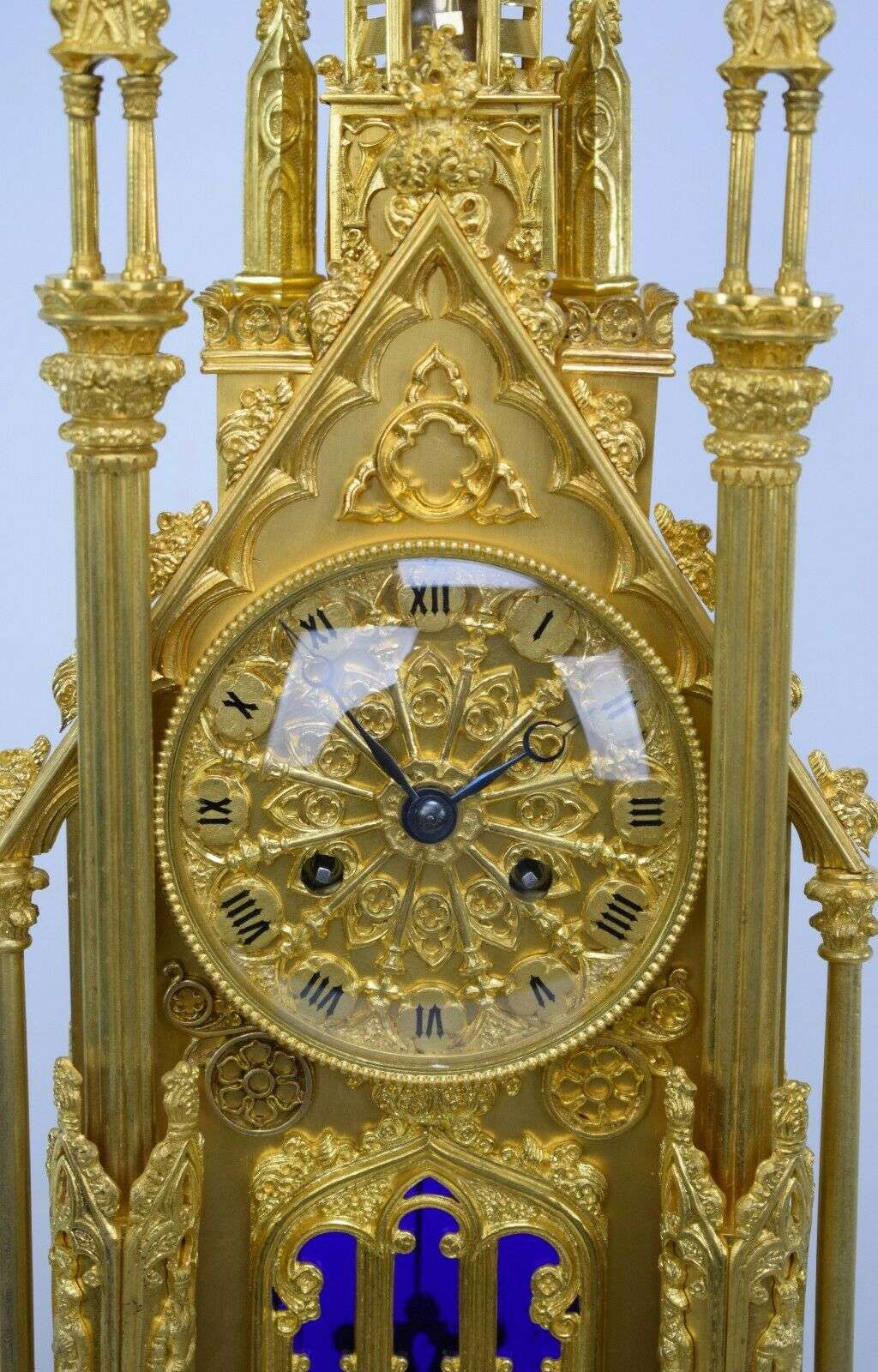 Seltene Bronze Pendule Kaminuhr Gotik Kathedrale mit Automat um 1830 – Detail