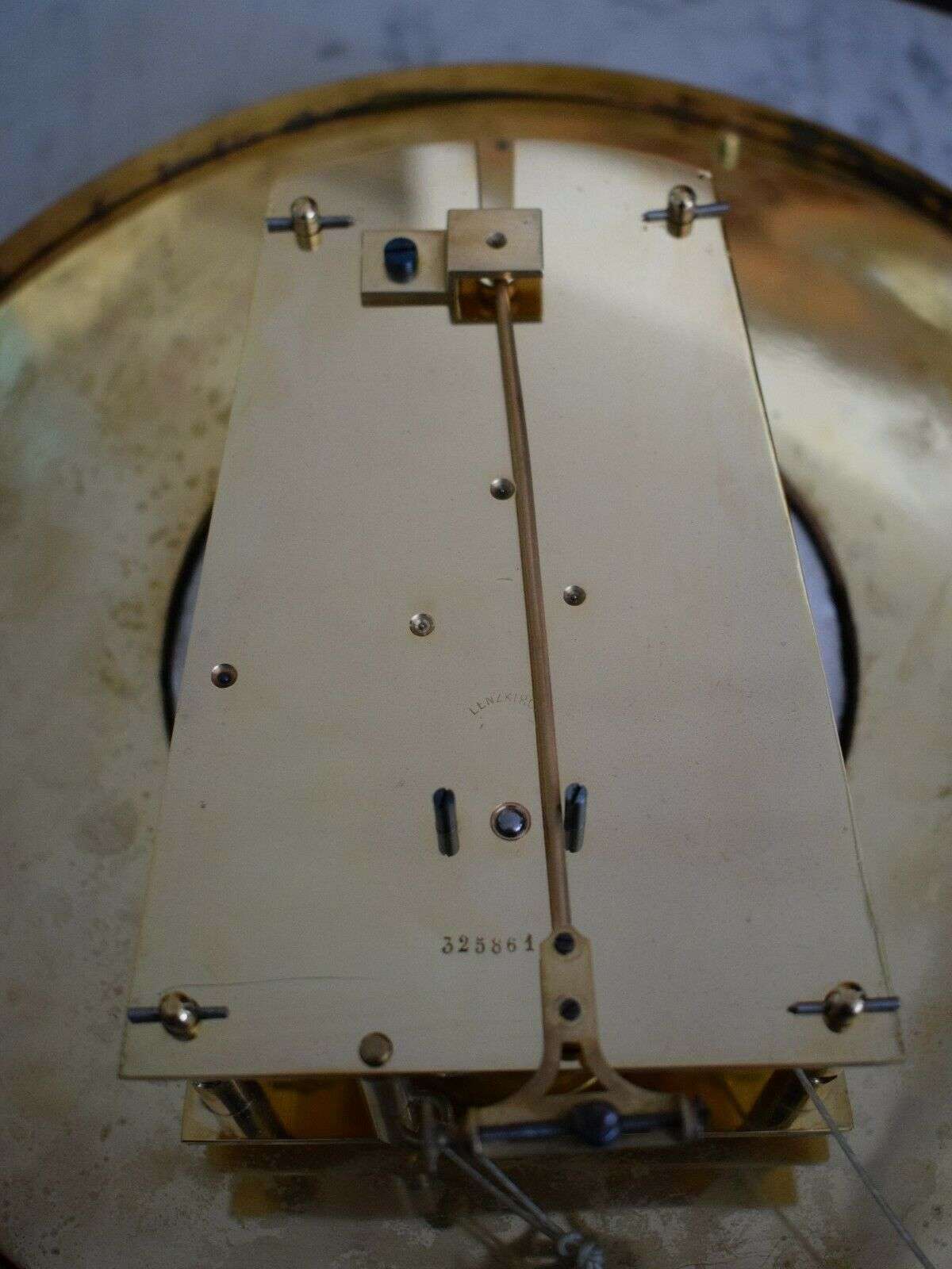 Große Sekundenpendeluhr Regulator PPU Lenzkirch um 1865 Zentralsekunde – Detail