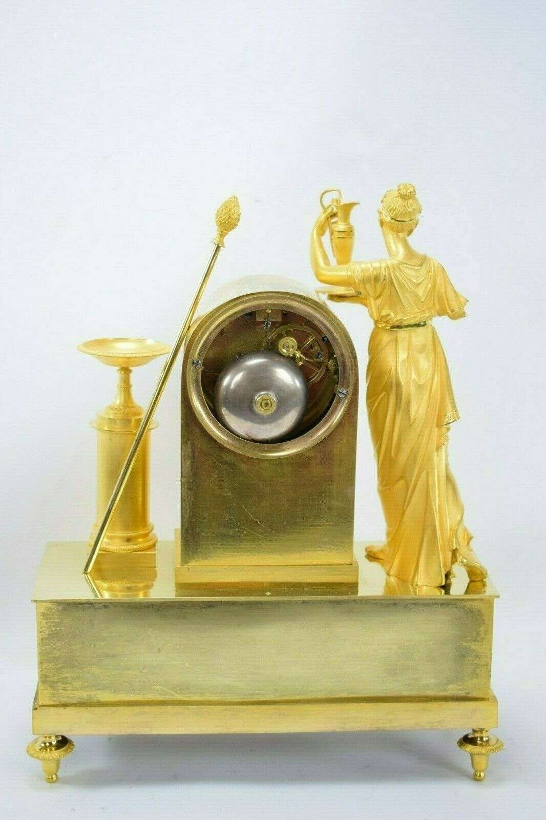 Hochwertige Feuervergoldete Empire Bronze Pendule Kaminuhr Nymphe um 1810 – Detail