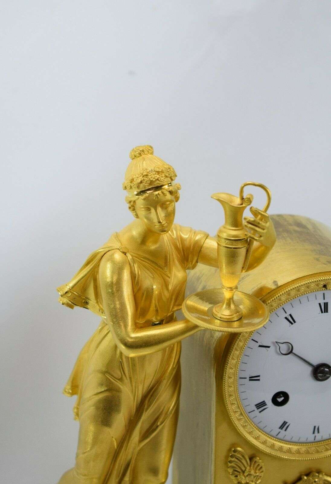 Hochwertige Feuervergoldete Empire Bronze Pendule Kaminuhr Nymphe um 1810 – Detail