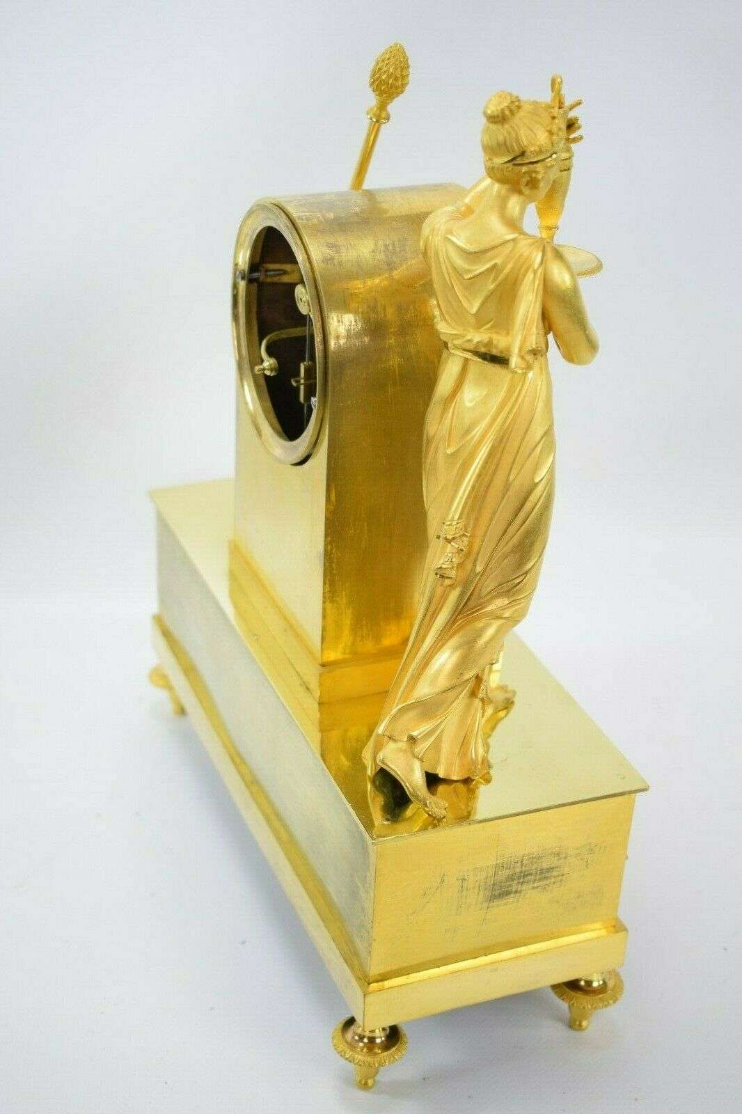 Hochwertige Feuervergoldete Empire Bronze Pendule Kaminuhr Nymphe um 1810 – Detail