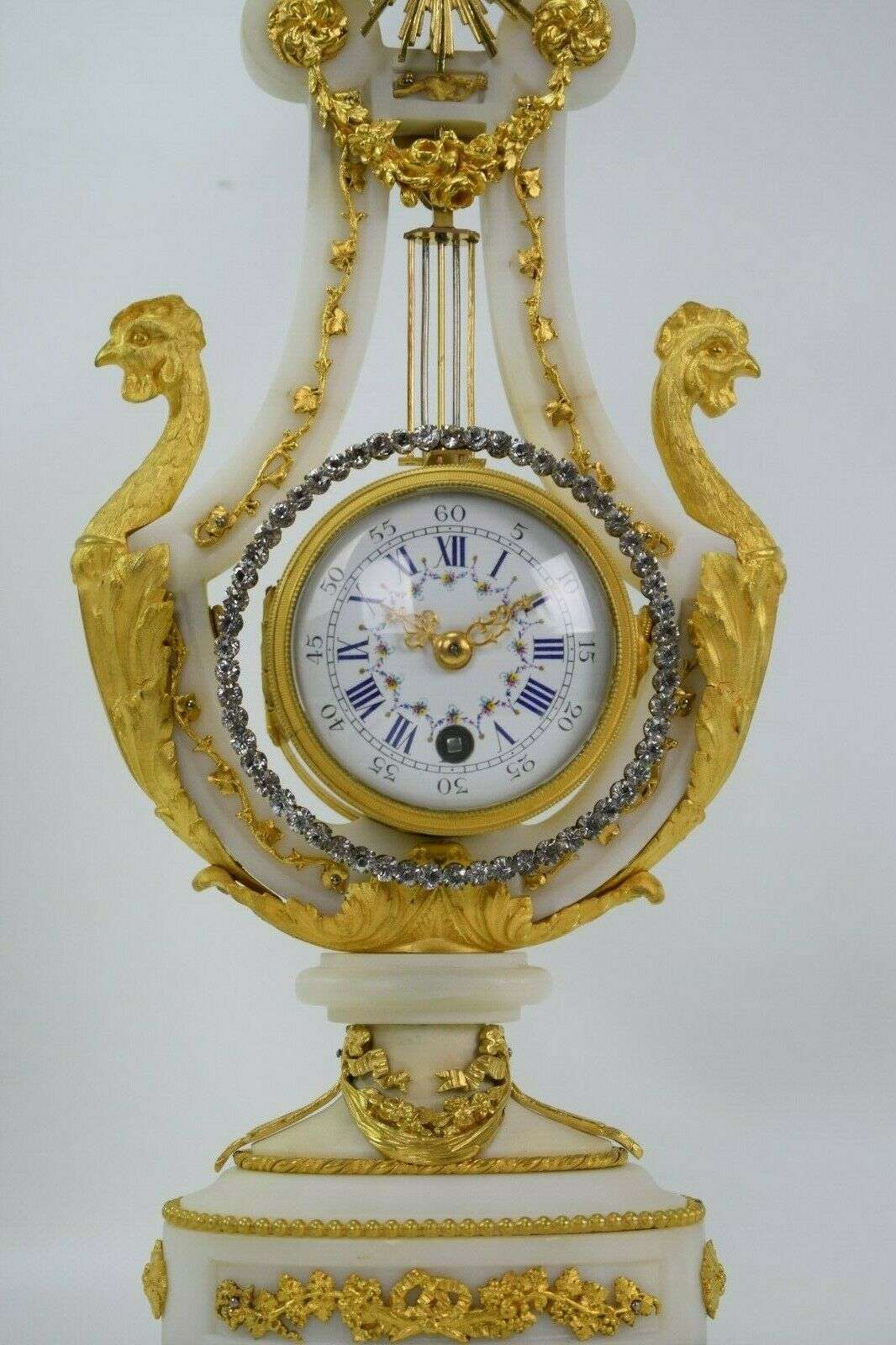 Lyra-Pendule Kaminuhr Tischuhr pendelnde Strasslünette 1890 – Detail