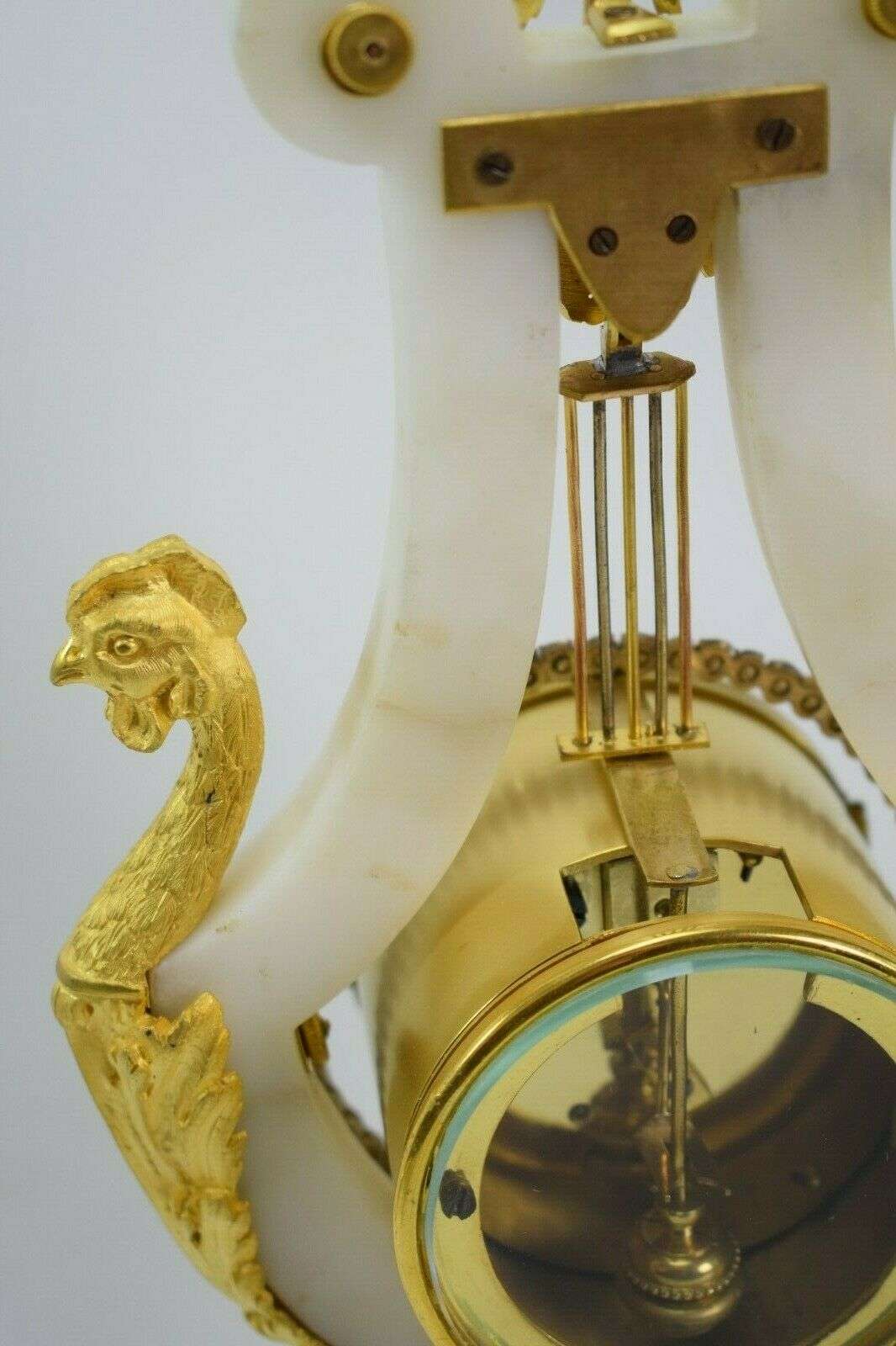 Lyra-Pendule Kaminuhr Tischuhr pendelnde Strasslünette 1890 – Detail