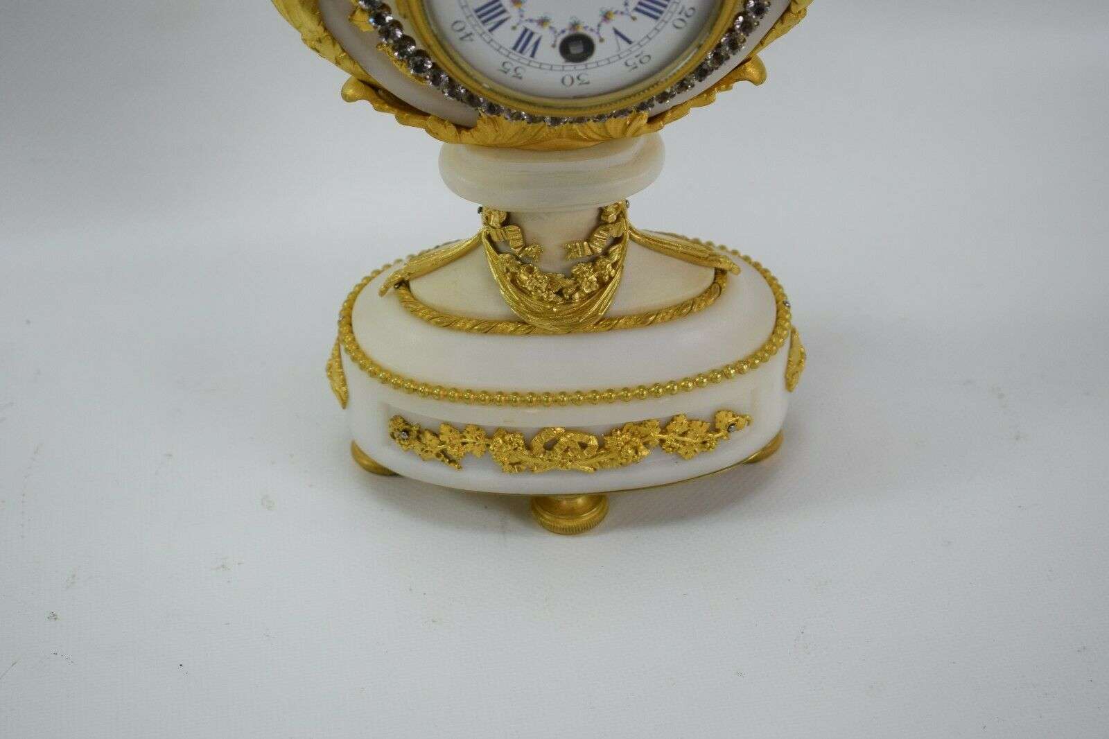 Lyra-Pendule Kaminuhr Tischuhr pendelnde Strasslünette 1890 – Detail