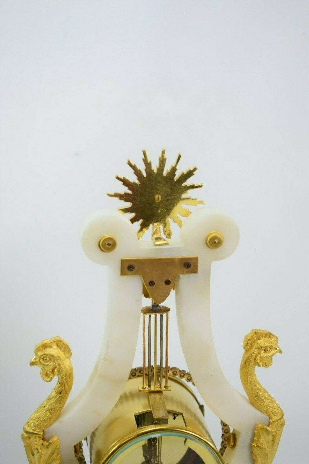 Lyra-Pendule Kaminuhr Tischuhr pendelnde Strasslünette 1890 – Detail